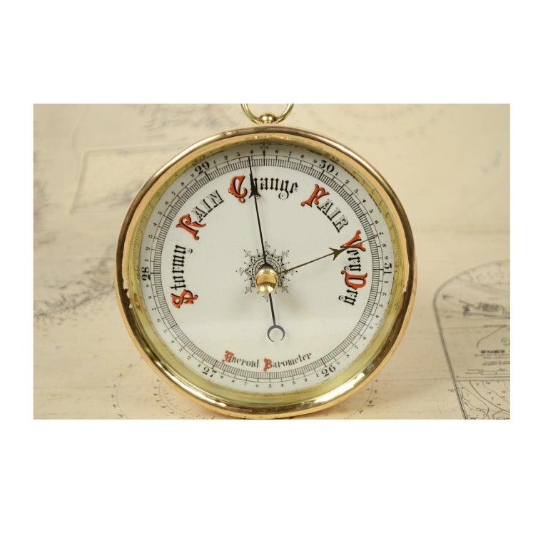 Aneroid barometer made of brass and glass, English manufacture, made in late 19th century. Very good condition and fully functional. Diameter 13 cm - 5.11 inches, thick 6.4 cm - 2.51 inches.
Shipping in insured by Lloyd's London and the gift box is