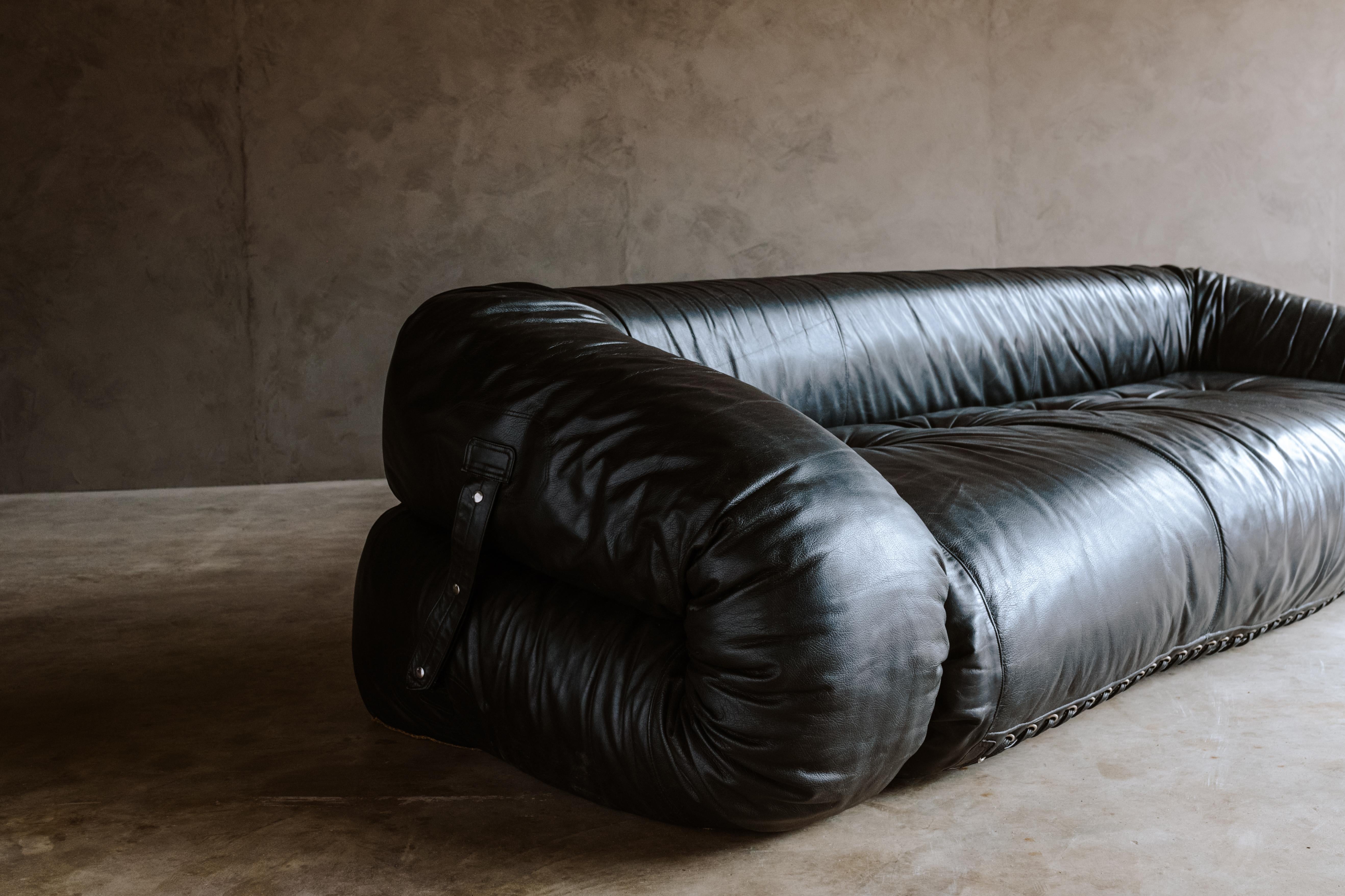 European Vintage “Anfibio” Leather Sofa by Alessandro Becchi for Giovannetti, circa 1970