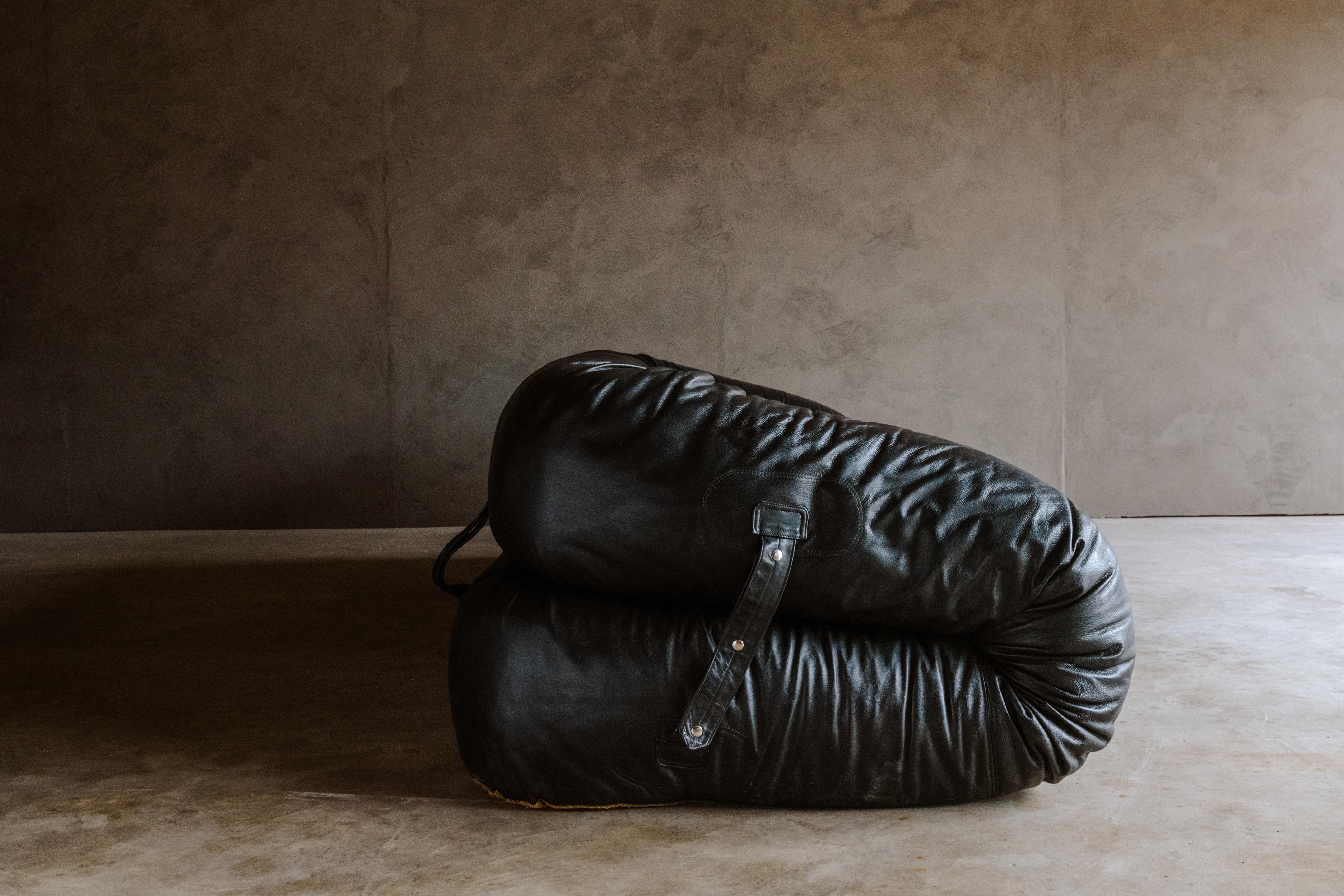 Vintage “Anfibio” Leather Sofa by Alessandro Becchi for Giovannetti, circa 1970 In Good Condition In Nashville, TN
