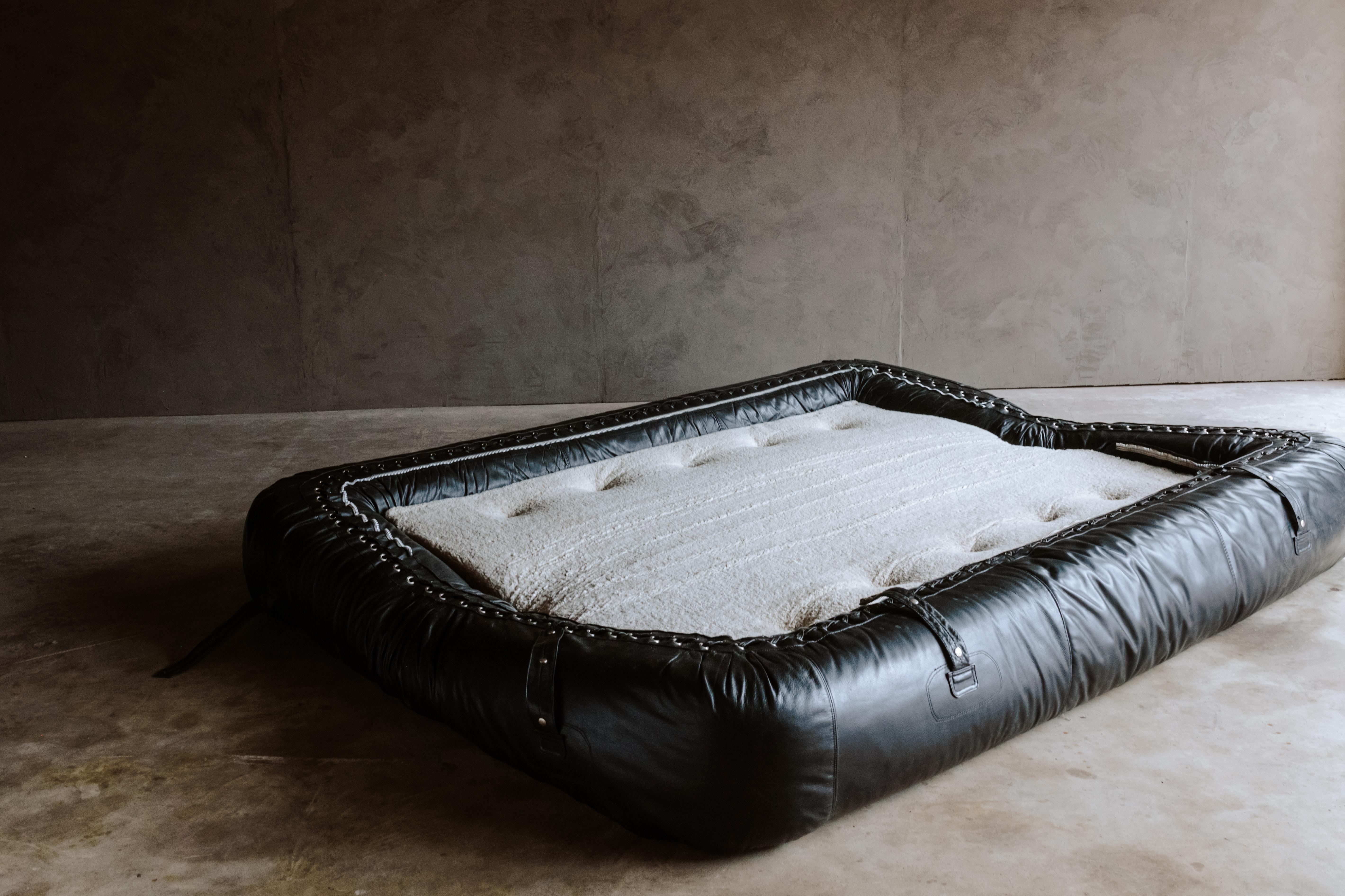 Vintage “Anfibio” Leather Sofa by Alessandro Becchi for Giovannetti, circa 1970 2