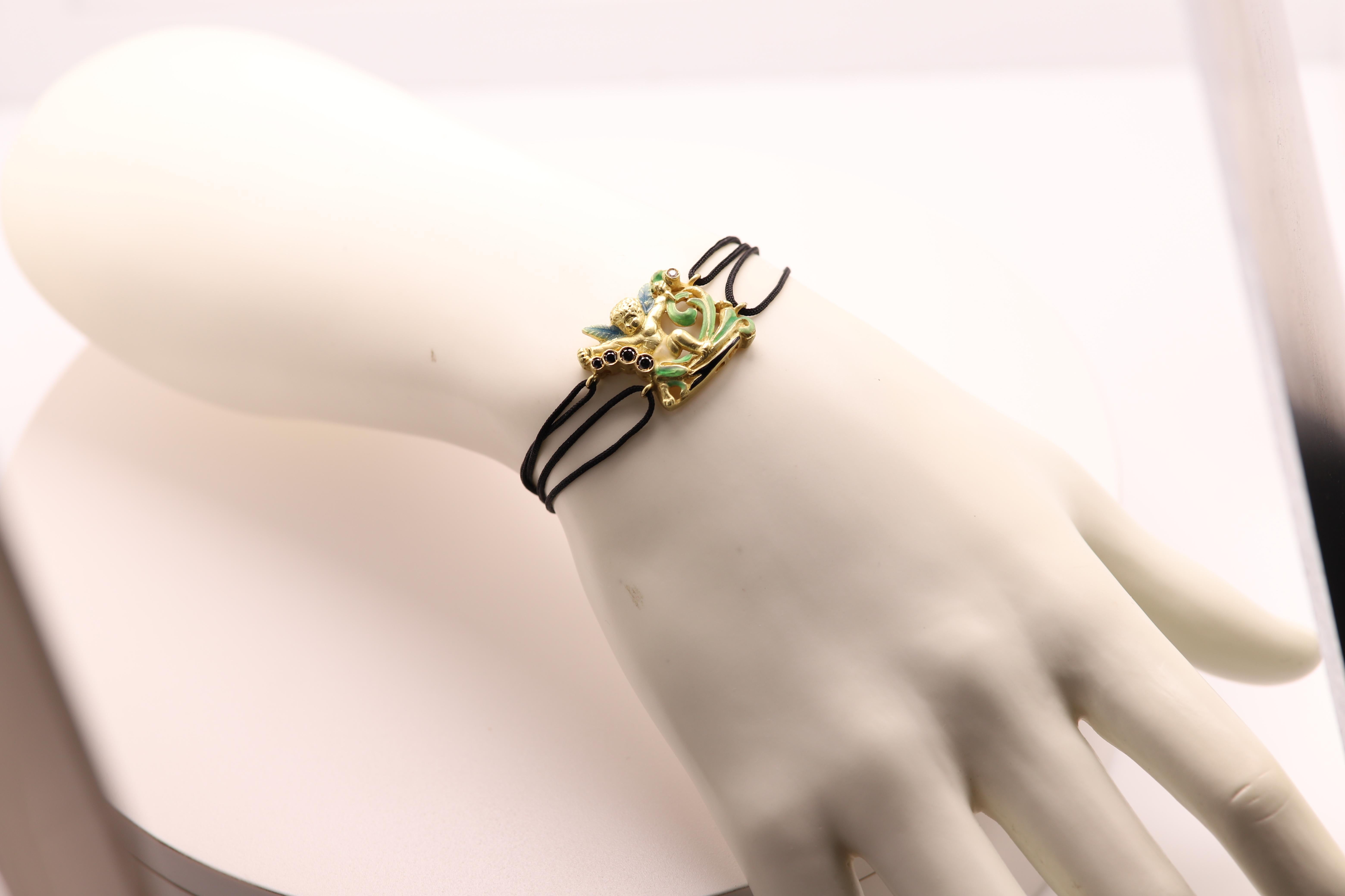 Jugendstil 1910 Engel-Armband aus 18 Karat Gelbgold mit Emaille und Diamanten im Angebot 5
