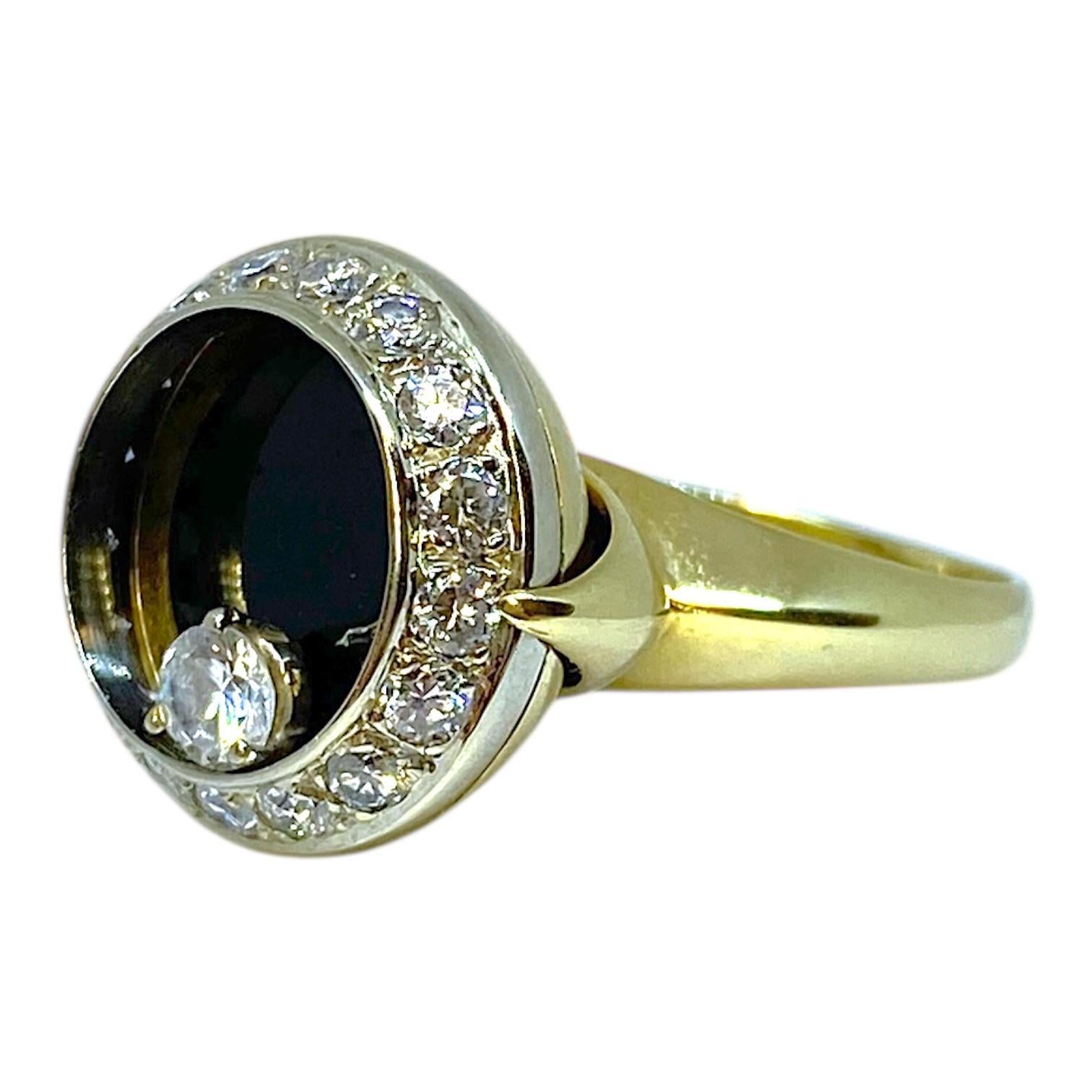 Vintage Angel Castelo kinetischer Spinner-Ring aus 18 Karat Gold mit einer Onyxscheibe in der Mitte, in der sich ein Diamant im Brillantschliff bewegt und einen schwebenden Effekt erzeugt. Ein Halo aus weißen Brillanten umgibt den Onyx und bildet