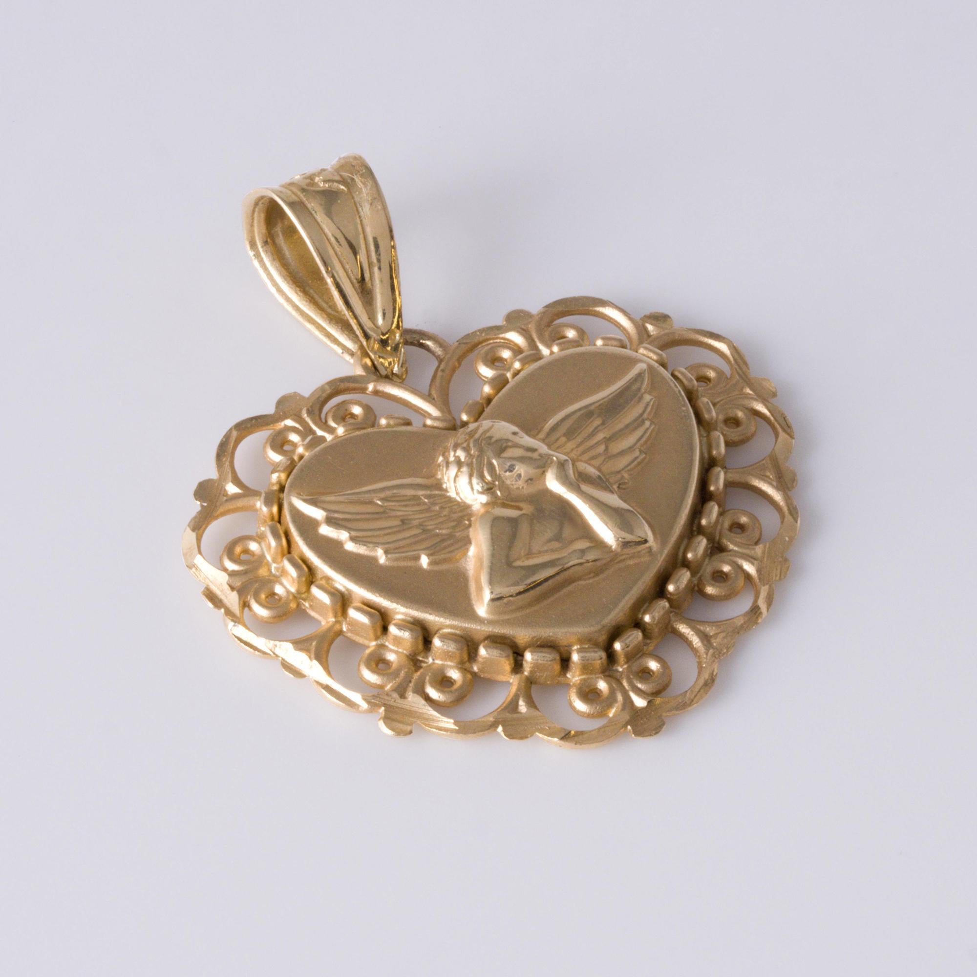 Vintage Gold Engel mit Herz-Anhänger mit
Gebet auf der Rückseite eingraviert
0,75 Zoll x (mit Ballen) x 0,6 Zoll
1.3 Gramm
14k Gold auf dem Ballen gestempelt