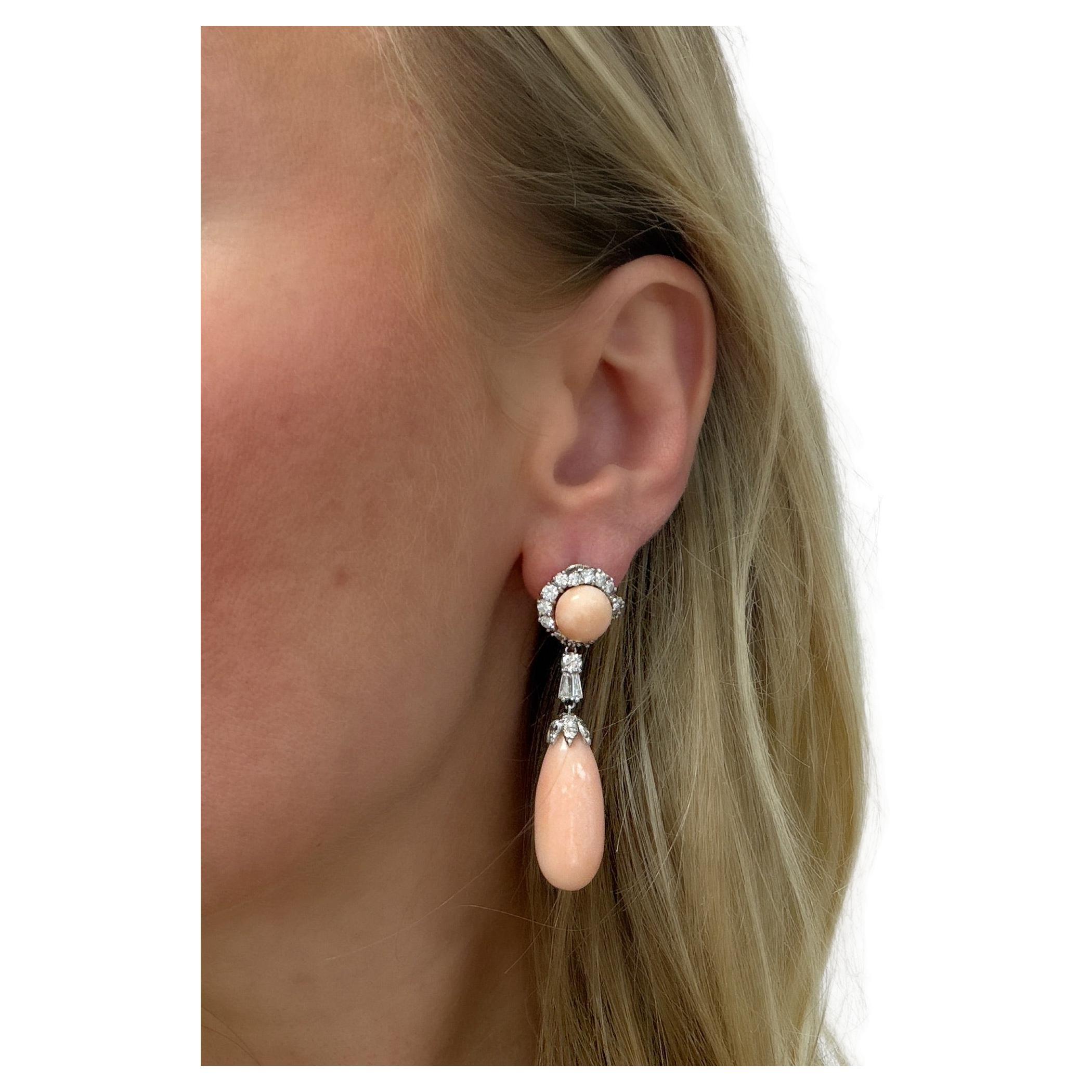 Vintage Angel Skin Coral and Diamond Convertible Drop Earrings (Boucles d
oreilles convertibles en corail et diamants)