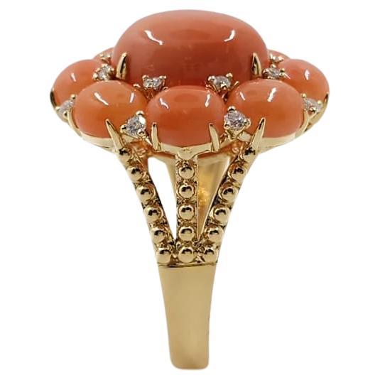 Contemporary Vintage Angel Skin Coral Diamond Ring in 18 Karat Yellow Gold For Sale