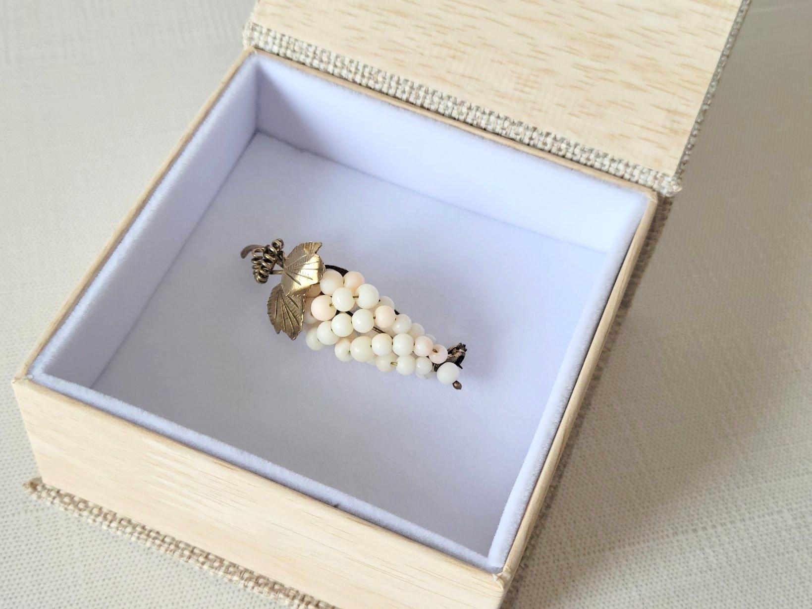 Vintage Angel Skin Coral Grapes Brooch For Sale 3