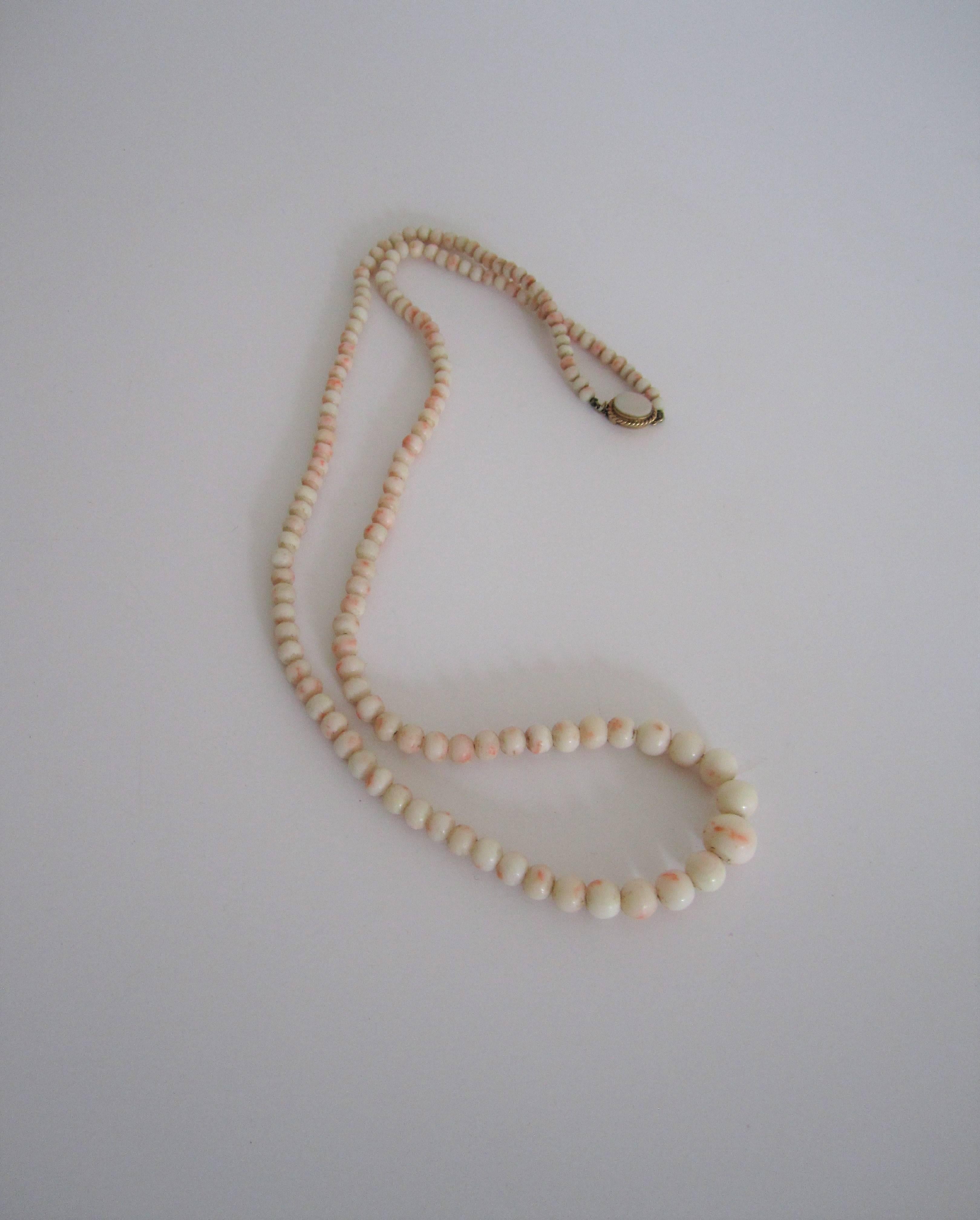 Angel Skin Coral Necklace with 14-Karat Gold Clasp In Good Condition In New York, NY