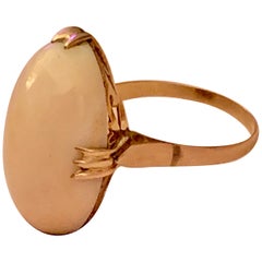 Vintage Angel Skin Coral Oval Cabochon 14 Karat Yellow Gold Ring