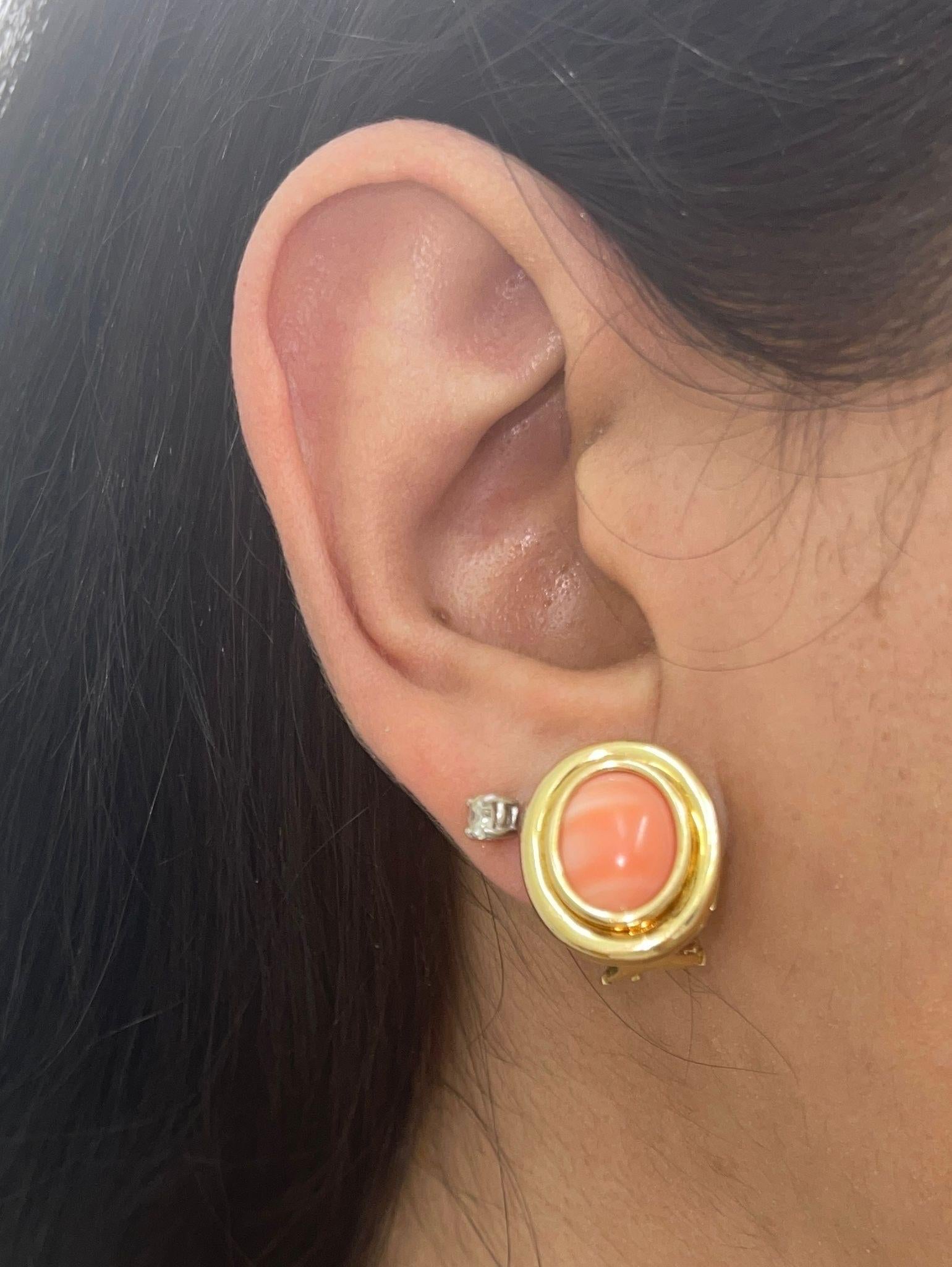 Vintage Angel Skin Pink Coral Cabochon Oval Cut Clip On Framed Earrings 18k Gold For Sale 1