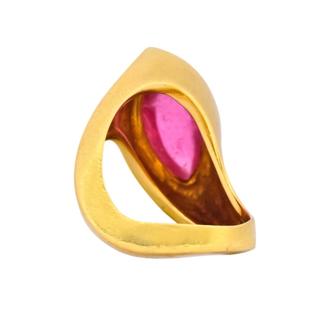Women's or Men's Vintage Angela Cummings Pink Tourmaline 18 Karat Gold Ring, circa 1980s