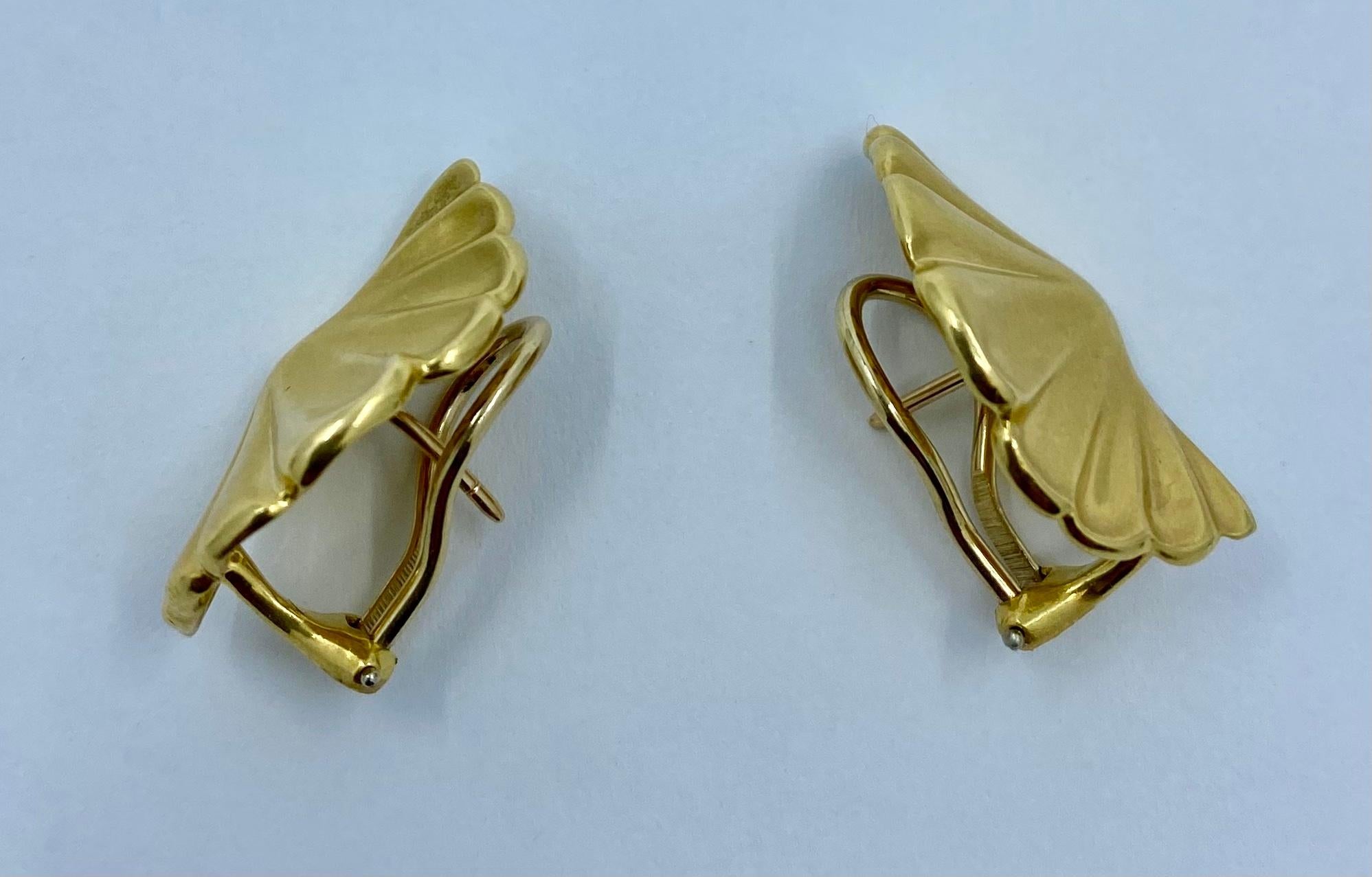 Angela Cummings Tiffany & Co. Goldene Muschel-Ohrringe im Zustand „Hervorragend“ im Angebot in Beverly Hills, CA