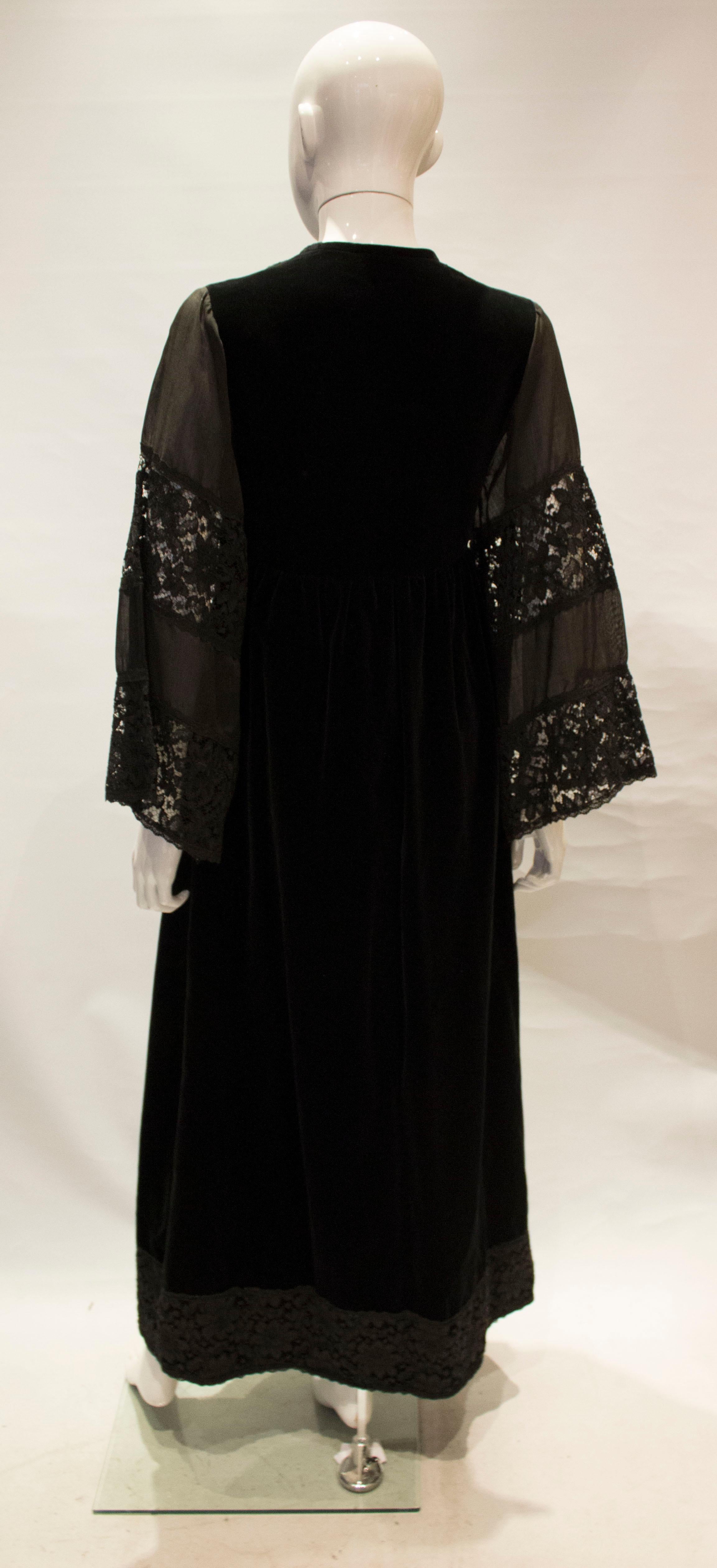 Vintage Angela Gore Black Velvet and Lace Evening Gown In Good Condition For Sale In London, GB