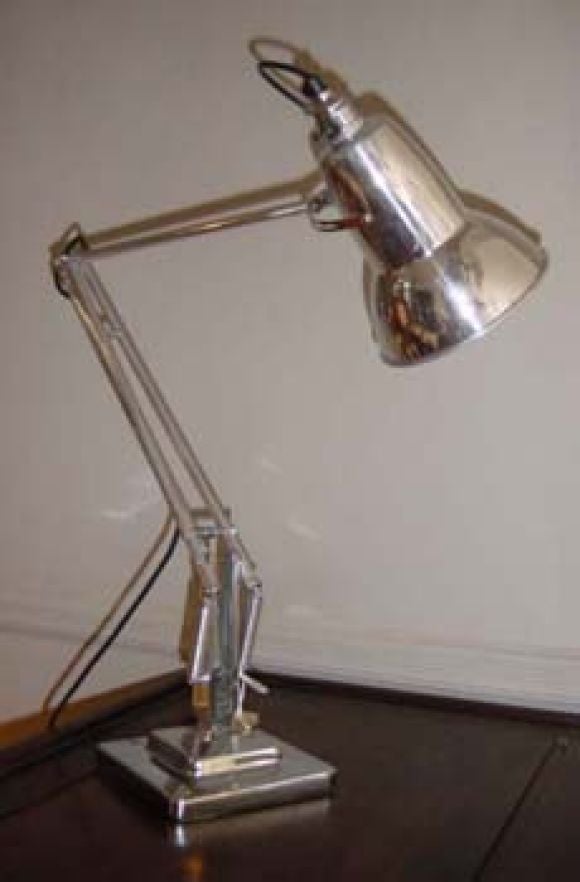 An original Anglepoise desk lamp designed in 1935 by George Cawardine for Herbert Terry & Sons. Made in Redditch, England. This model is circa 1940-1950.

Features polished aluminum arm and shade with polished chrome-plated base. 

Dimensions