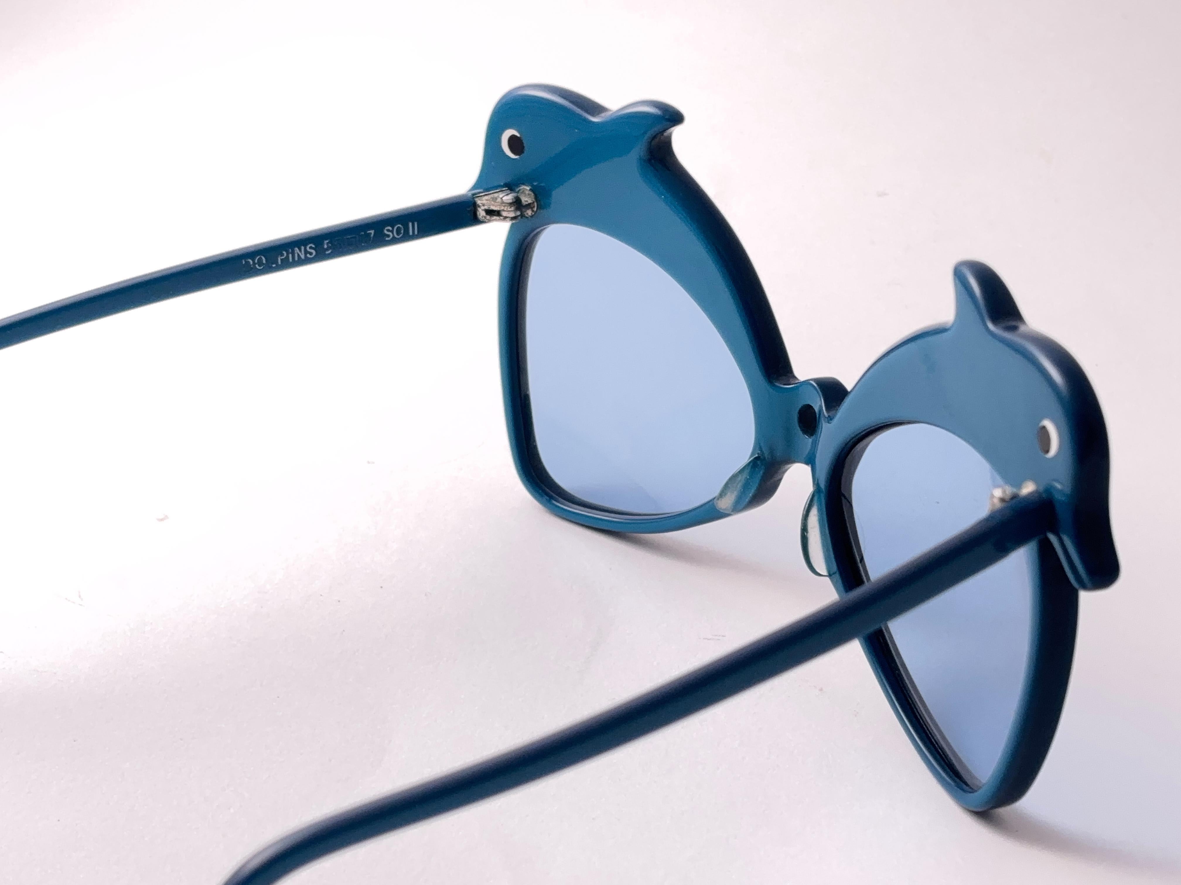 Blu Occhiali da sole angloamericani d'epoca 