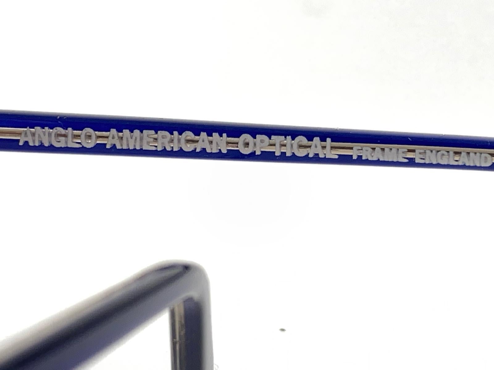 Highly Collectable Sunglasses Signed By English Anglo American Optical.

New Vintage Anglo American Eyewear Oversized Electric Blue Sunglasses With Gradient Lenses 1970’S Made In England.

This Item  Show Minor Sign Of Wear Due To Storage. 