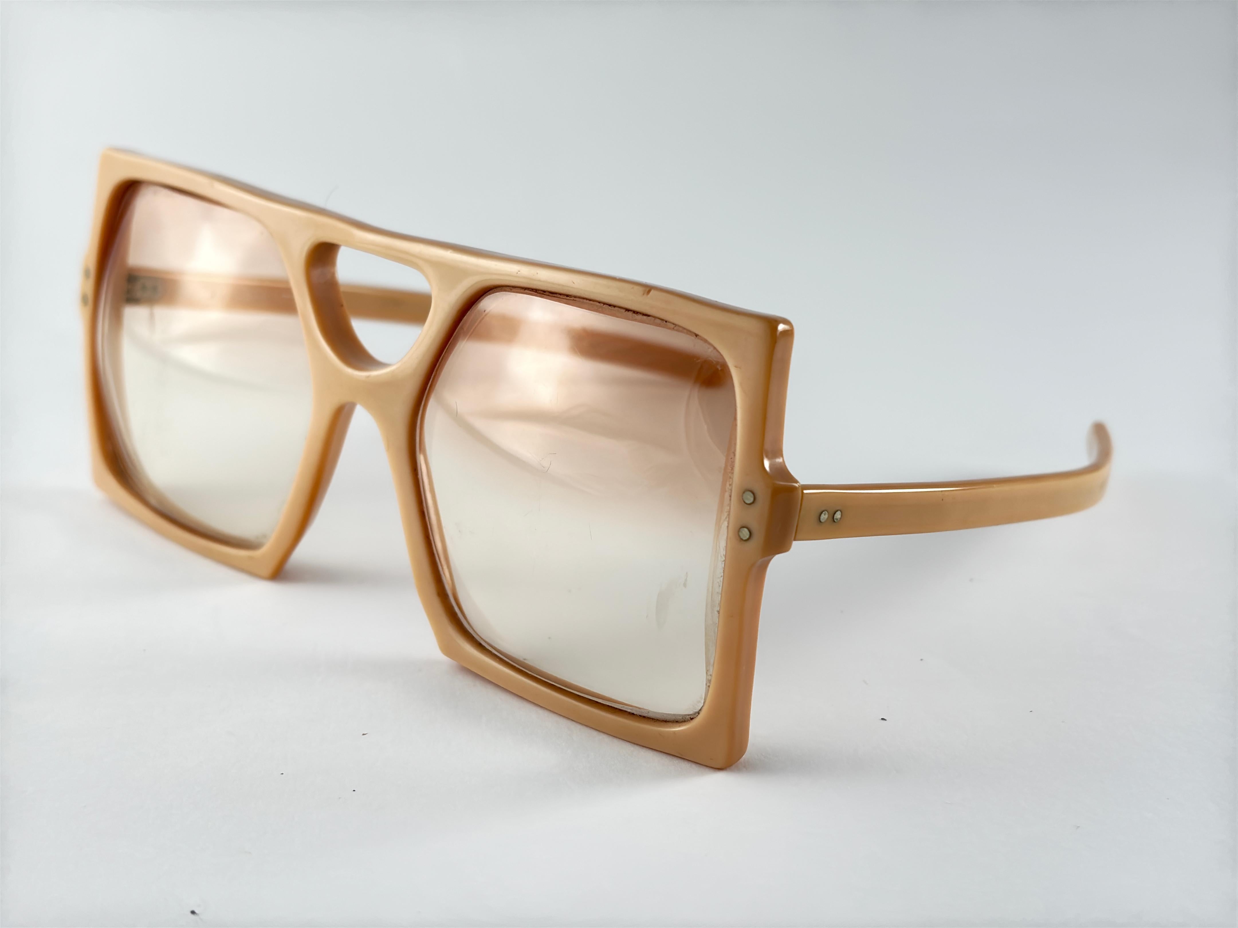 Lunettes de soleil Vintage Anglo American For Sir Winston Taupe Mask 1980 en vente 1