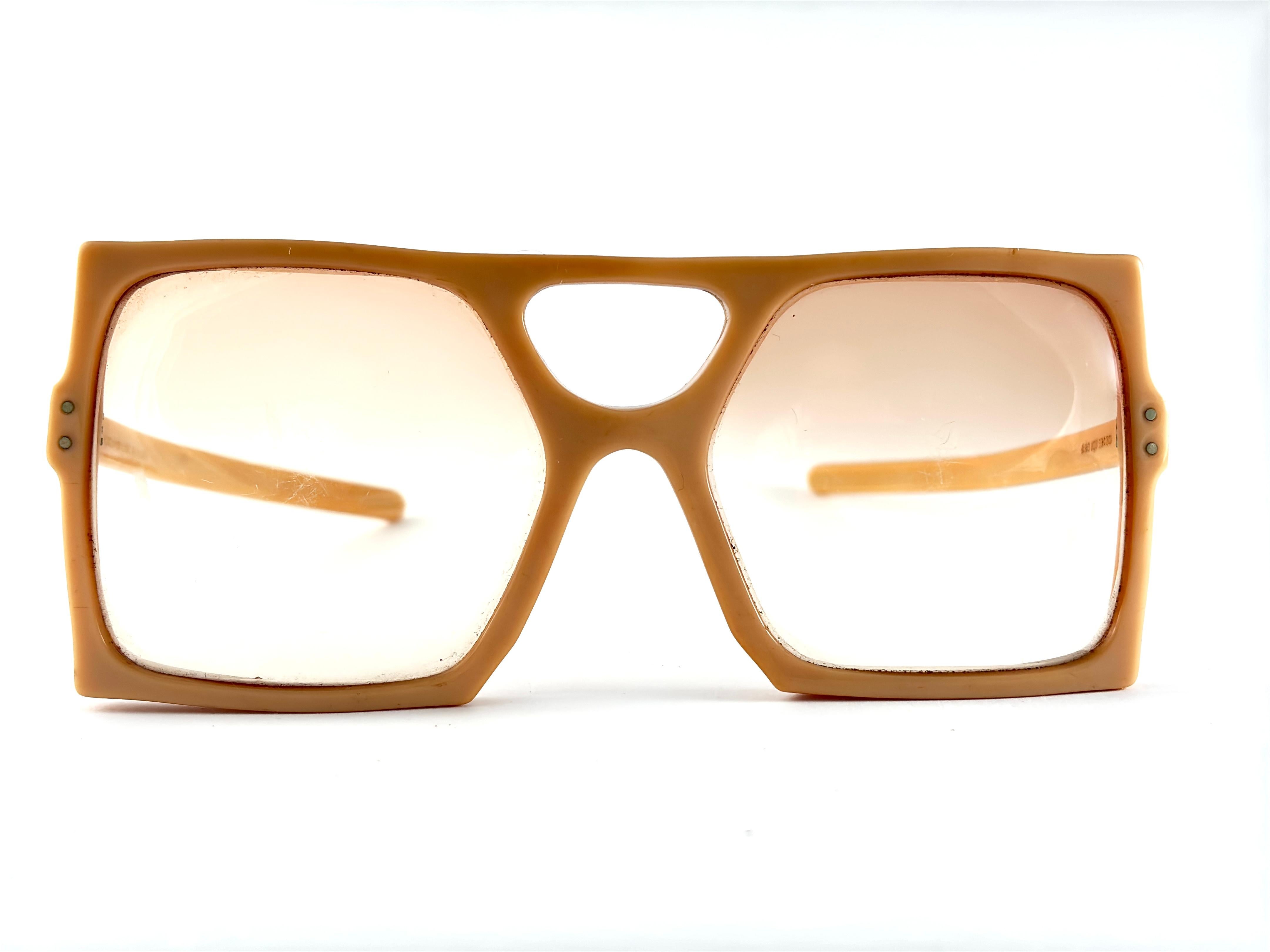 Lunettes de soleil Vintage Anglo American For Sir Winston Taupe Mask 1980 en vente 3