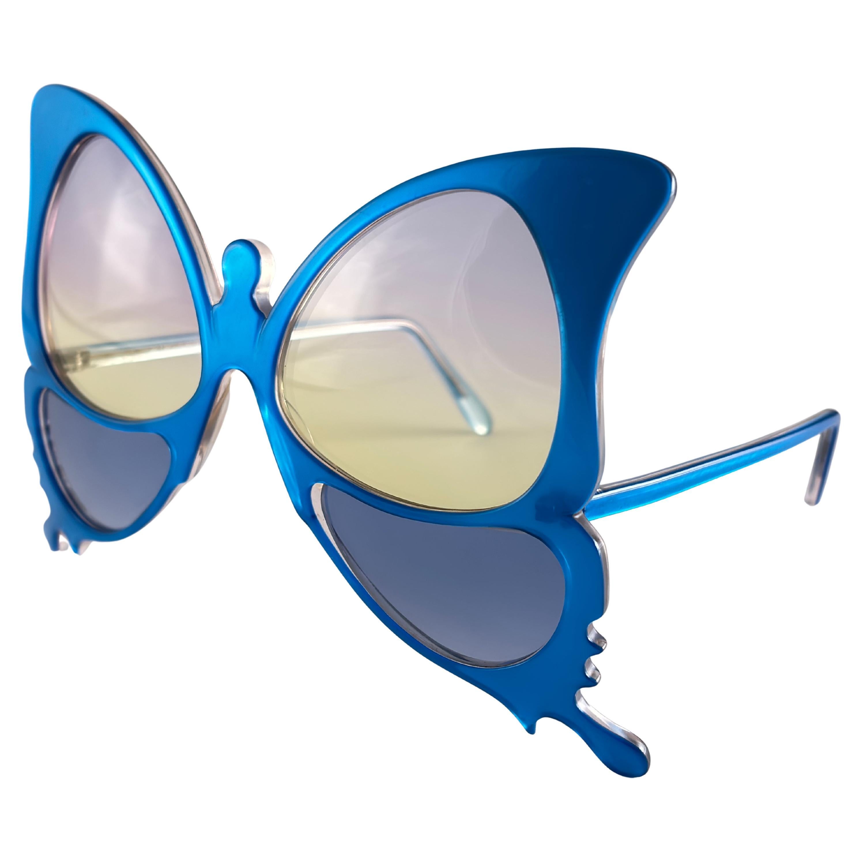 Occhiali da sole vintage Anglo American Optical " Butterfly " Blu 1970 Inghilterra in vendita