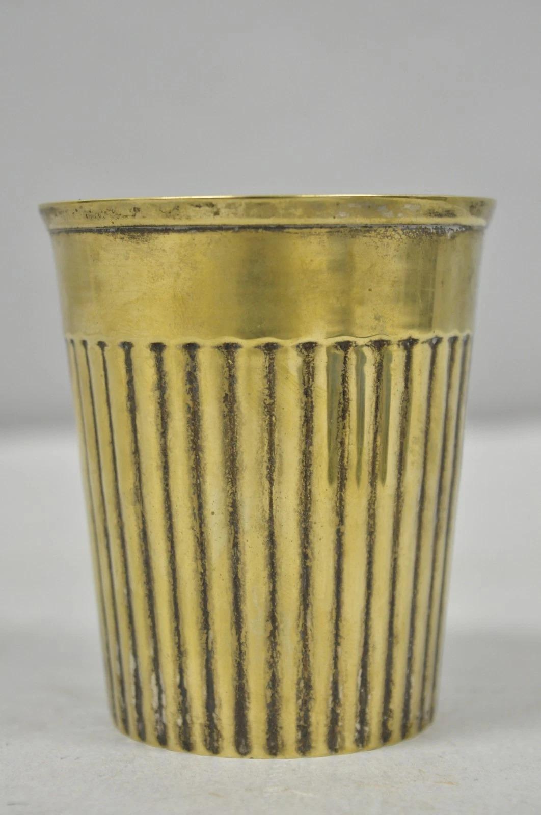 Anglo-indiano Bicchiere Lassi a coste in ottone e bronzo anglo-indiano d'epoca con patina in vendita