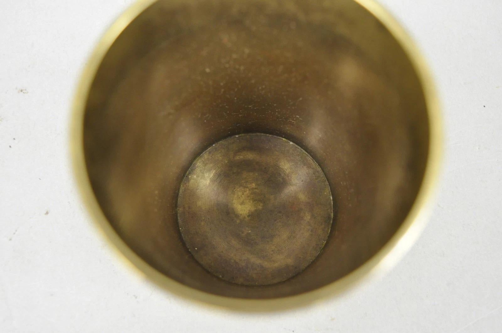 Ottone Bicchiere Lassi a coste in ottone e bronzo anglo-indiano d'epoca con patina in vendita