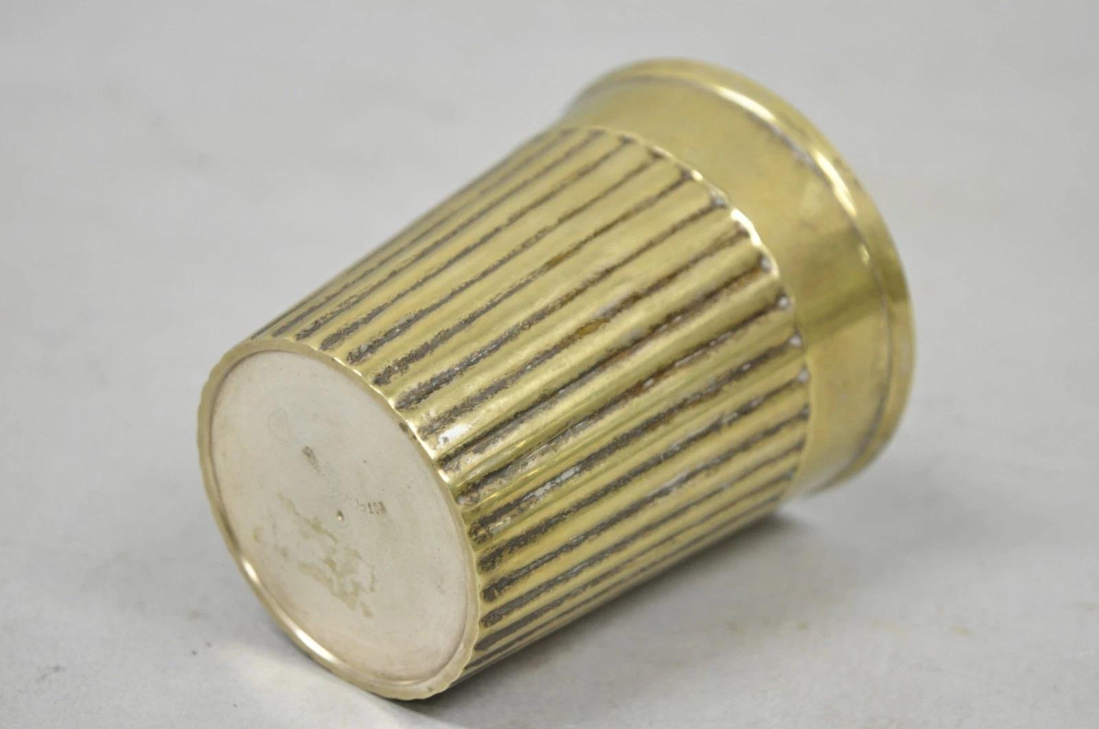 Bicchiere Lassi a coste in ottone e bronzo anglo-indiano d'epoca con patina in vendita 1