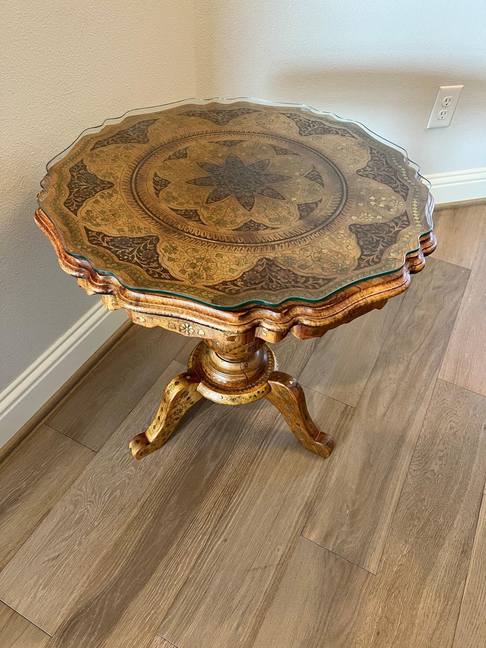 Hand-Crafted Vintage Anglo-Indian Brass Inlaid Pedestal Table For Sale