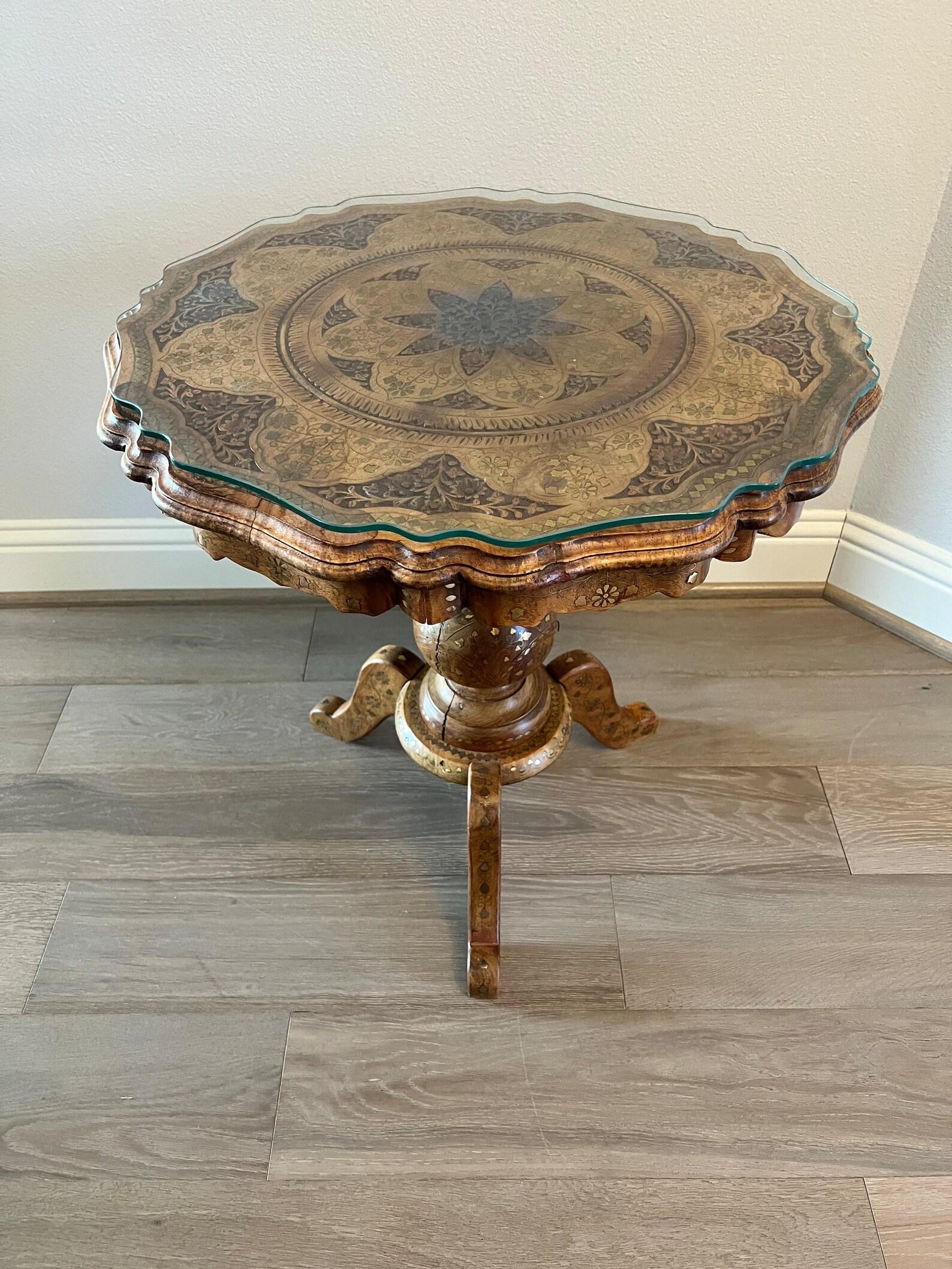 Vintage Anglo-Indian Brass Inlaid Pedestal Table In Good Condition For Sale In Forney, TX