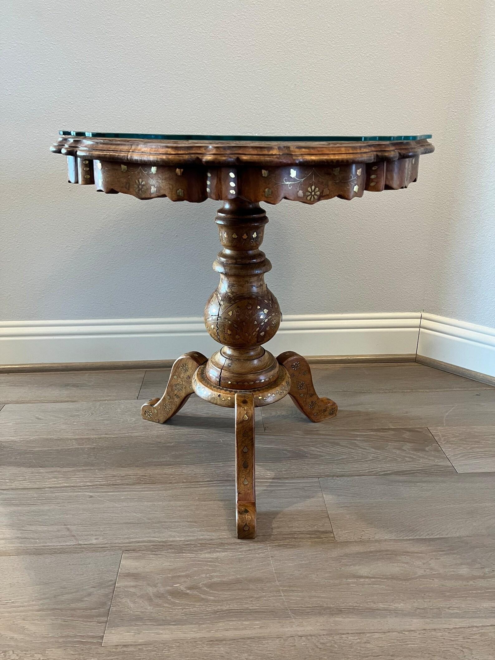 20th Century Vintage Anglo-Indian Brass Inlaid Pedestal Table For Sale