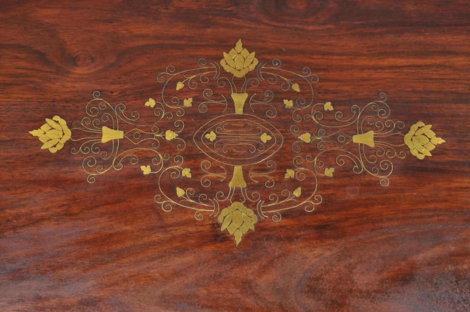Sconosciuto Vintage Anglo-Indiano Campaigner in legno duro con intarsio in ottone in vendita