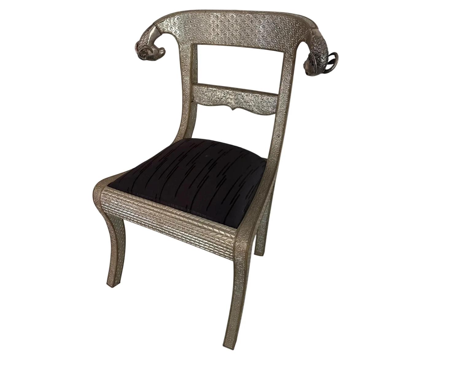 Vintage Anglo Indian Repousse Ram's Head Chair - 1 von 8 verfügbar.