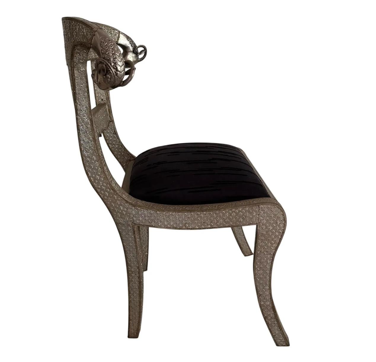 Vintage Anglo Indian Repousse Ram's Head Chair - 1 von 8 im Zustand „Gut“ im Angebot in LOS ANGELES, CA