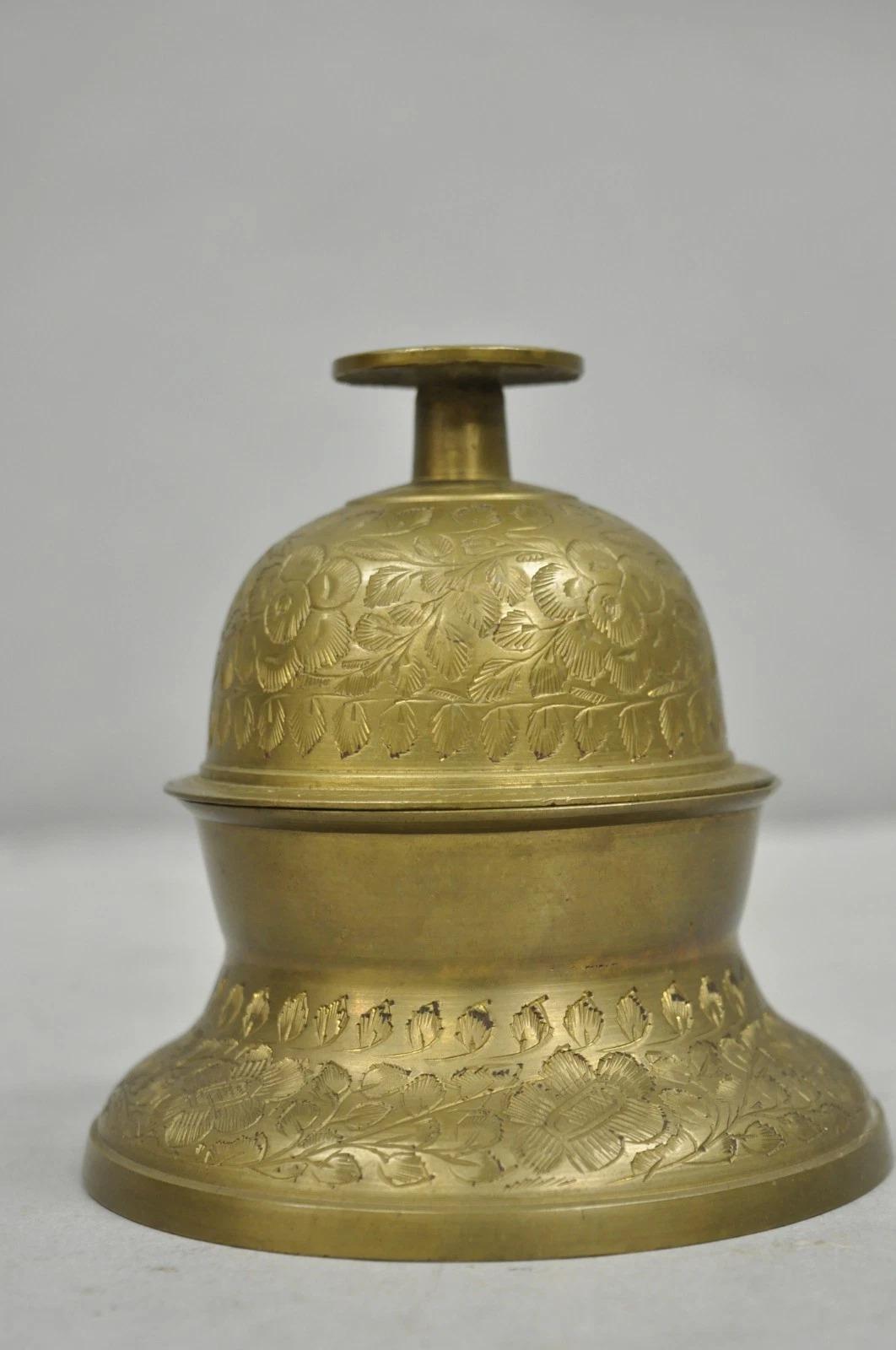 Campana anglo-indiana d'ottone massiccio con incisione a forma di artiglio di elefante su supporto in vendita 5