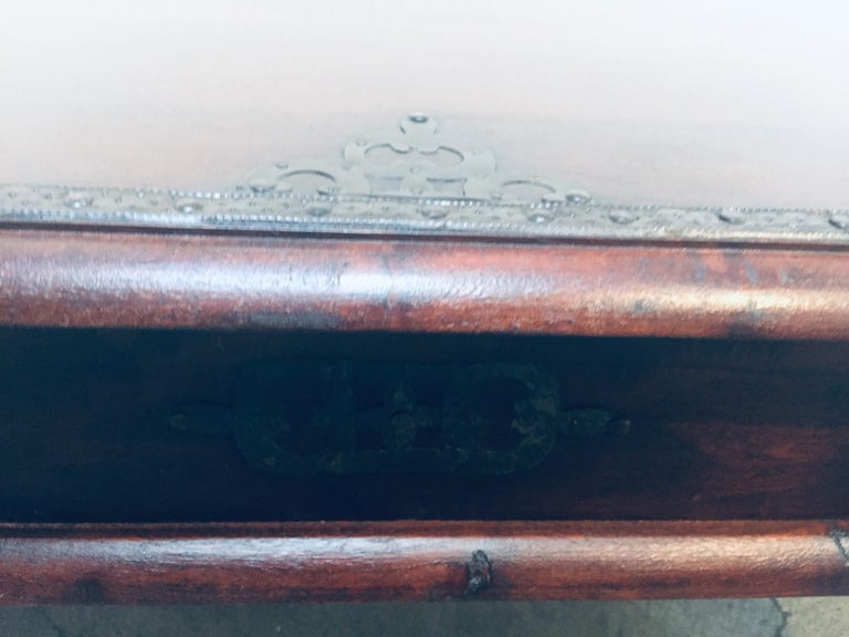 Large vintage Anglo-Indian teak wood rectangular coffee table.
Large rounded nail heads and metal accents support, very nicely carved legs and sides and the corners are reinforced with metal iron pieces.
Old low bajot table with beautiful signs of