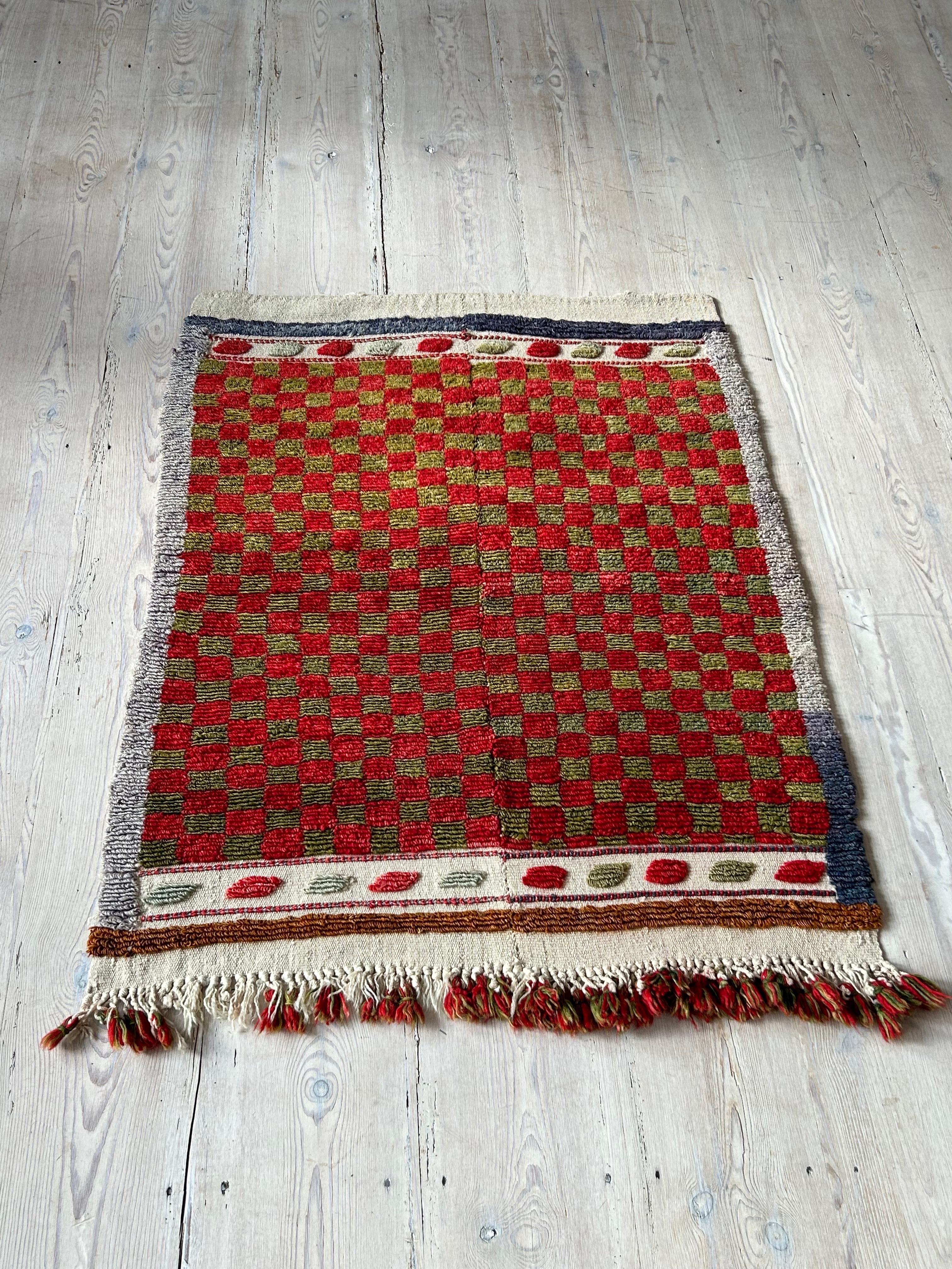 Turkish Vintage Angora Loop Pile Rug in Red & Green Check Pattern, Turkey, 20th Century For Sale