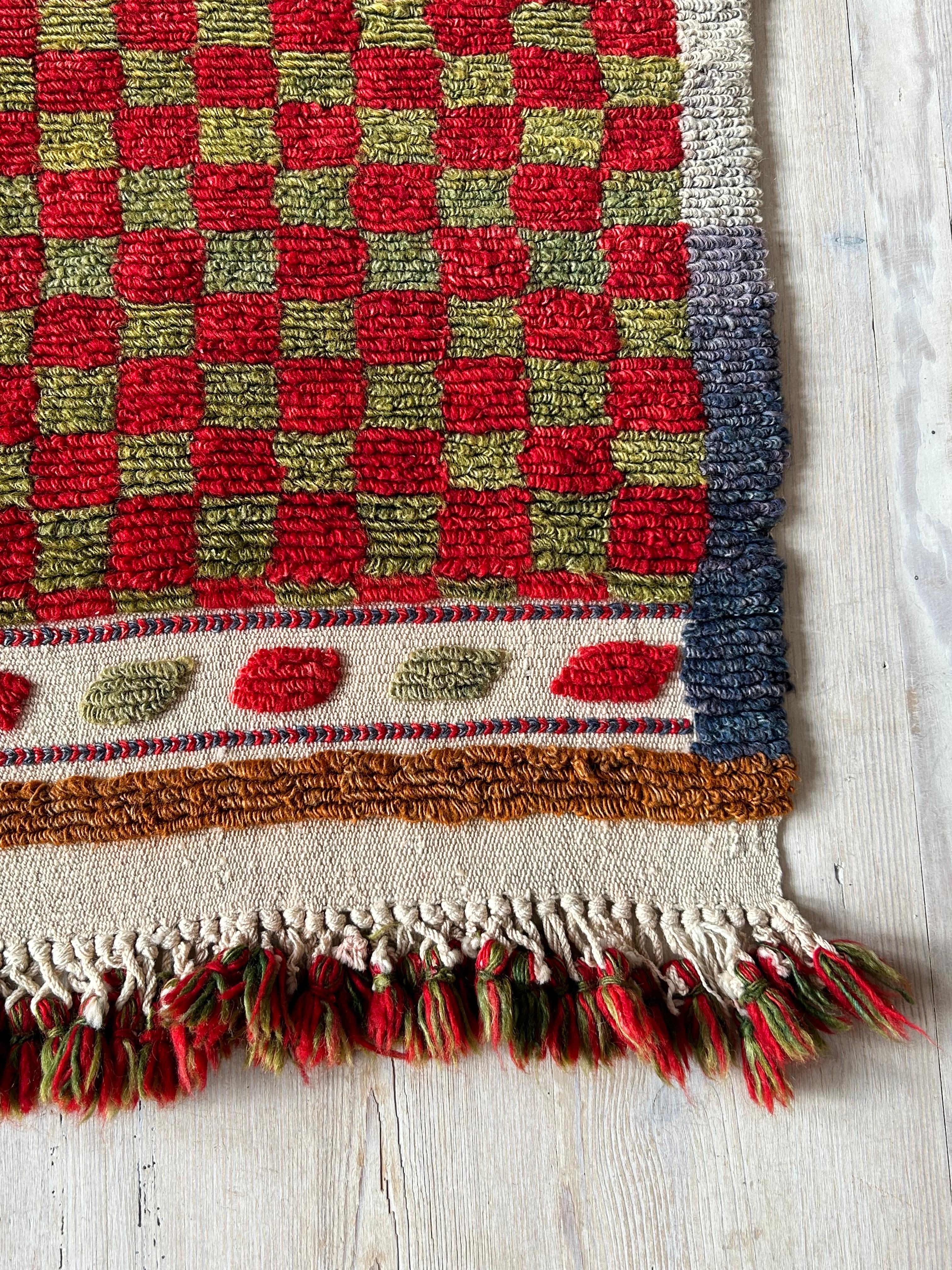 Vintage Angora Loop Pile Rug in Red & Green Check Pattern, Turkey, 20th Century For Sale 1