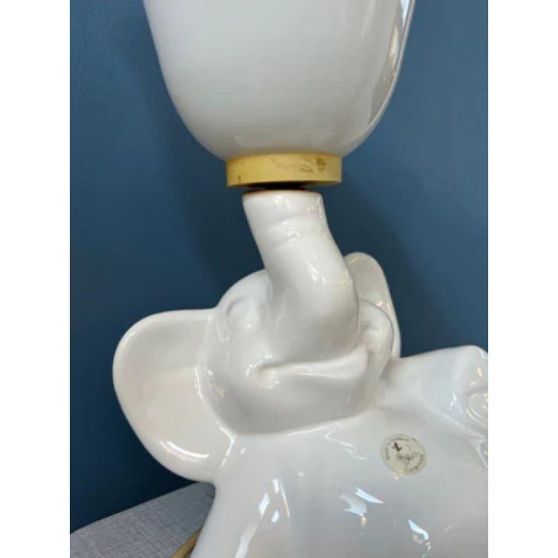 Européen Lampe de bureau vintage en verre en porcelaine avec éléphant en forme d'animal en vente