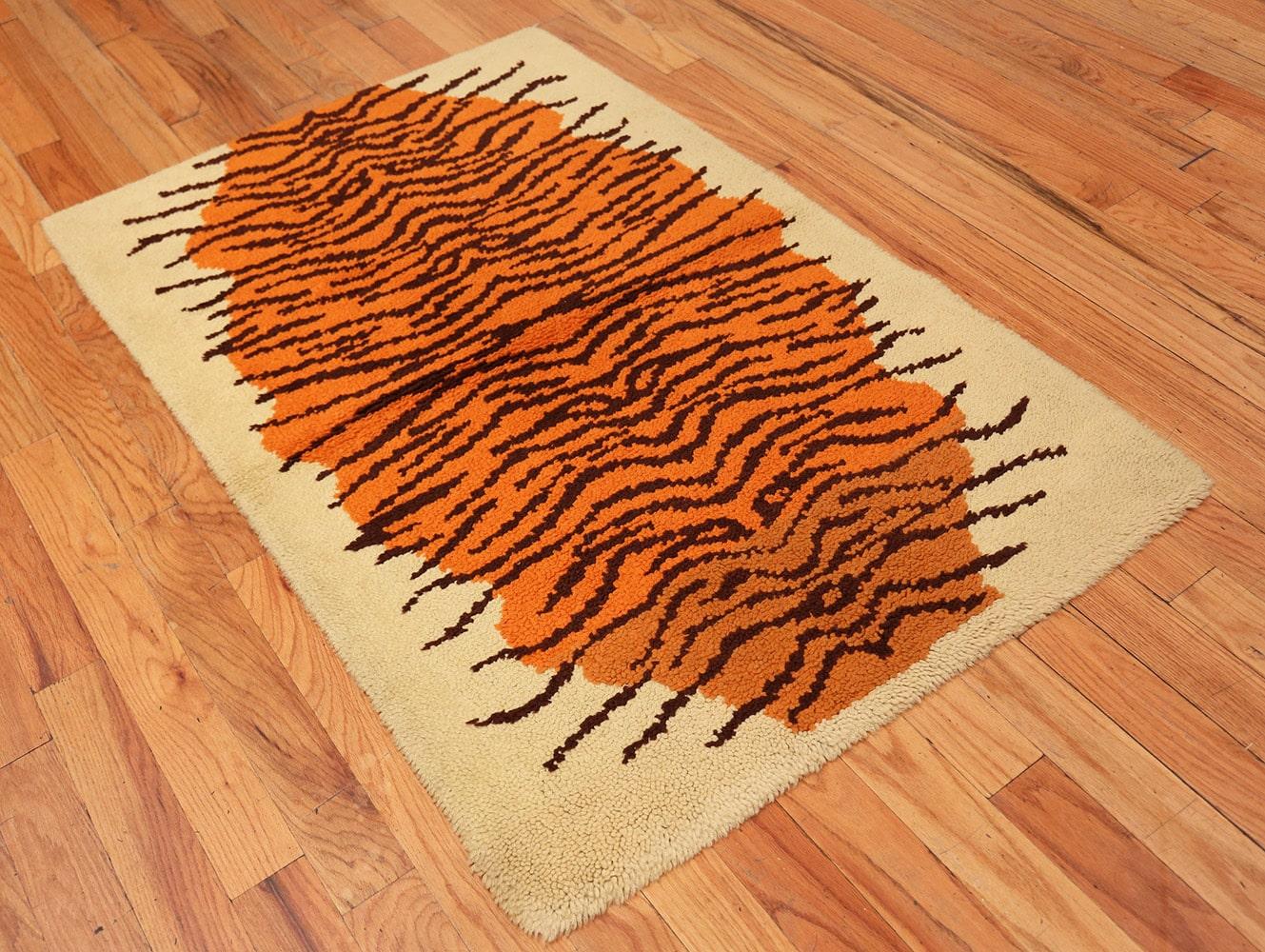 Vintage Animal Pelt Design Swedish Rya Rug. 3 ft 2 in x 4 ft 10 in In Excellent Condition For Sale In New York, NY