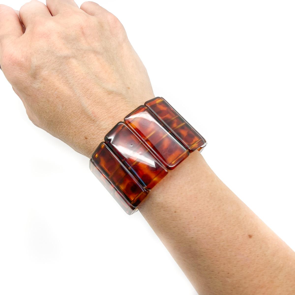 A Vintage Animal Print Cuff . Fabulous faux tortoiseshell patterns feature in this panel cuff. A timeless classic for your wrist.
An unsigned beauty. A rare treasure. Just because a jewel doesn’t carry a designer name, doesn’t mean it isn't coveted.