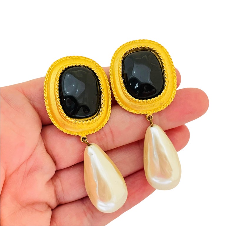 Vintage ANN TAYLOR gold black glass drop pearls clip on designer earrings  For Sale at 1stDibs