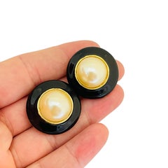 Vintage ANN TAYLOR gold pearl enamel designer clip on earrings