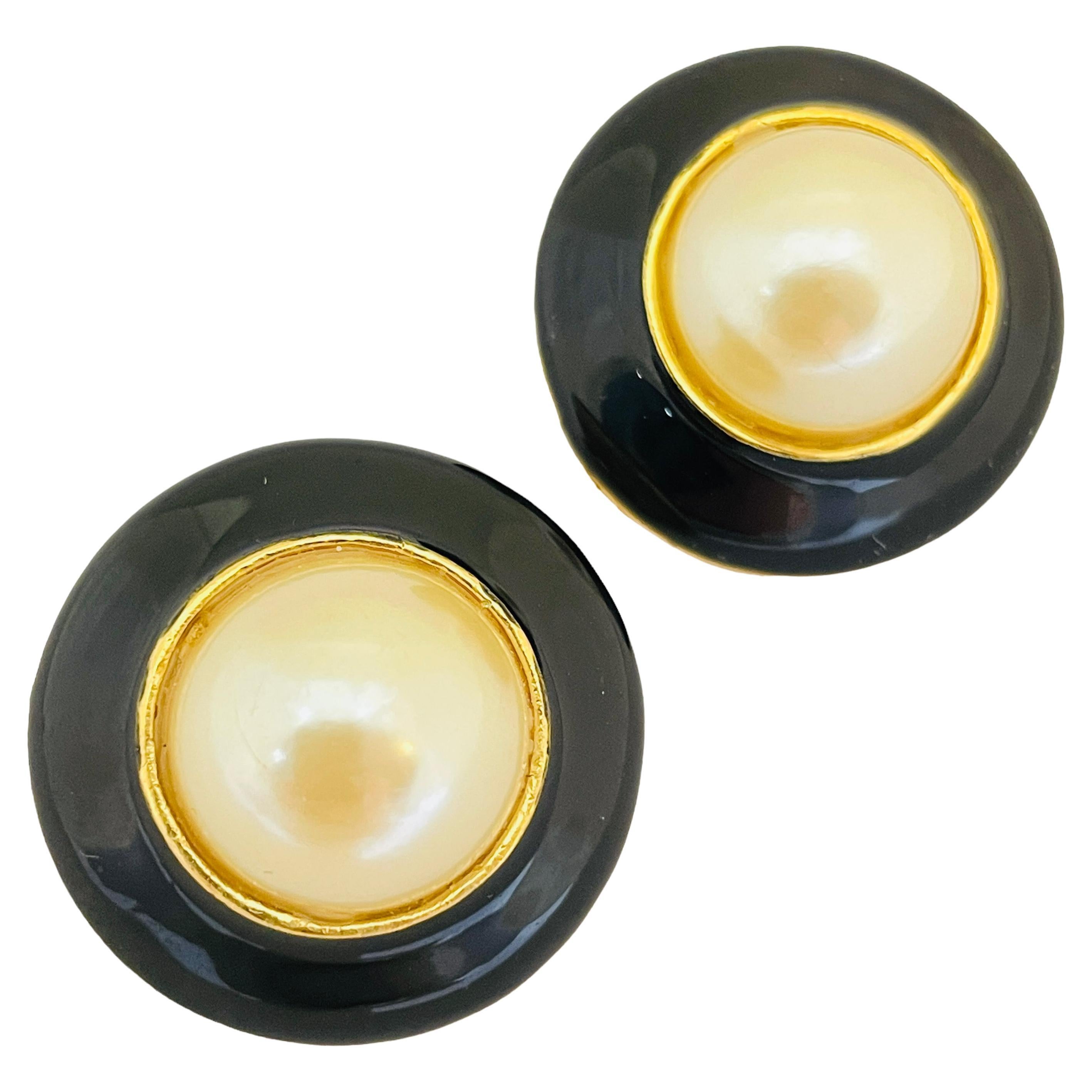 Vintage ANN TAYLOR gold pearl enamel designer clip on earrings