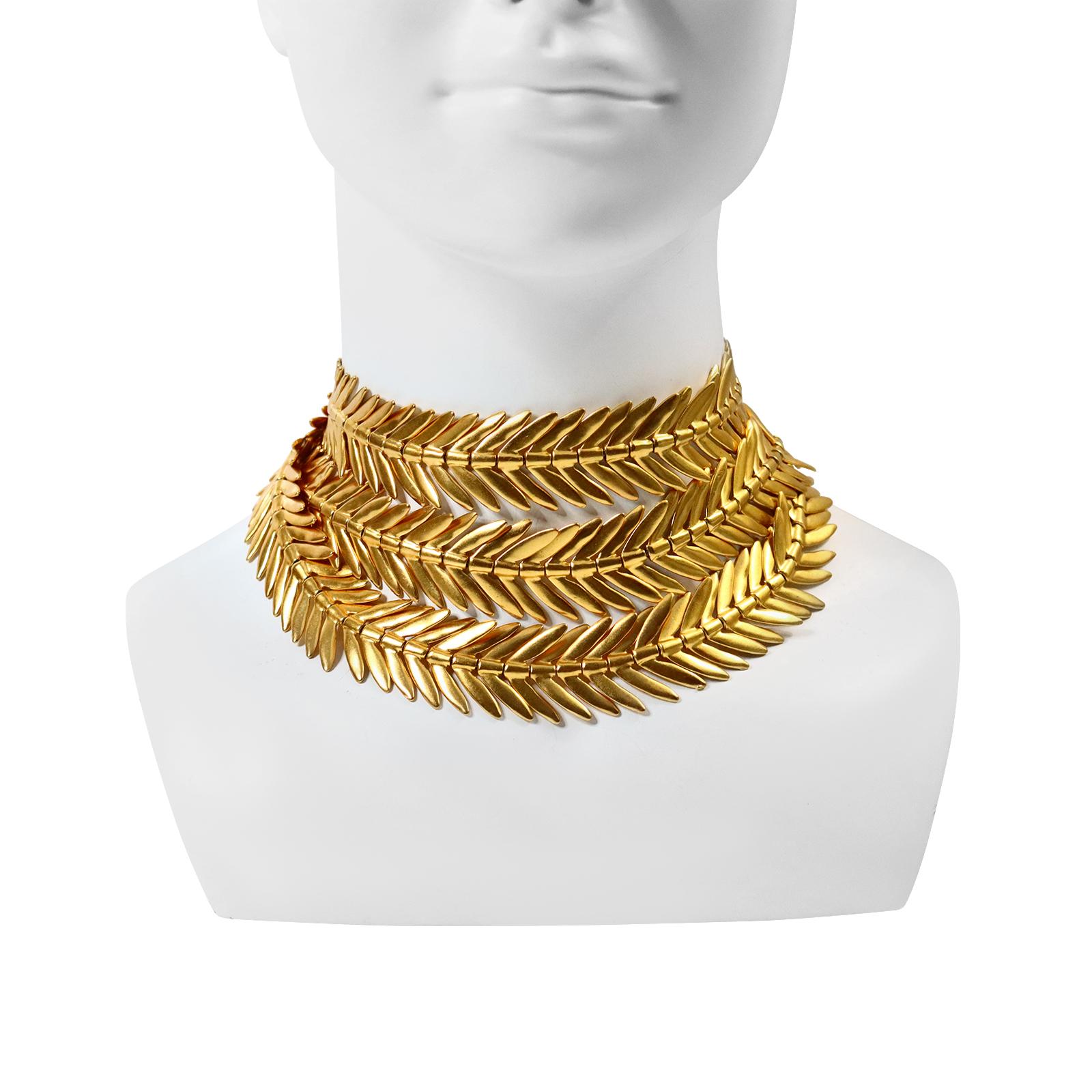 Vintage Anne Klein Gold Tone Long Necklace Circa 1980s In Excellent Condition In New York, NY