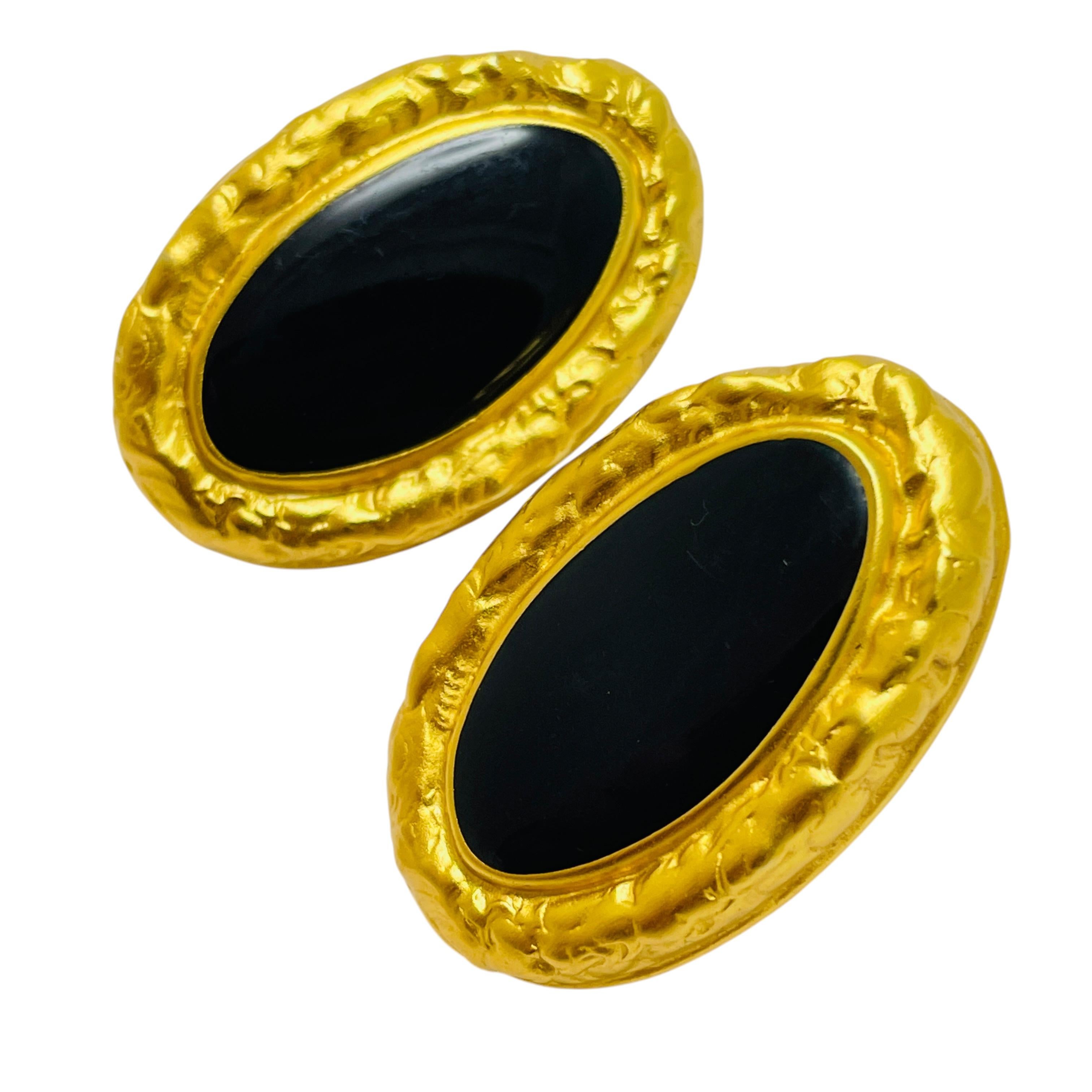 DETALLES

- sin firmar ANNE KLEIN

- tono dorado con esmalte

- pendientes vintage de diseño

MEDIDAS  

- 

CONDICIÓN

-  muy buen estado vintage con mínimos signos de desgaste 

 Código 49

❤️❤️  JOYAS DE DISEÑO VINTAGE ❤️❤️

❤️❤️  BOUTIQUE DE