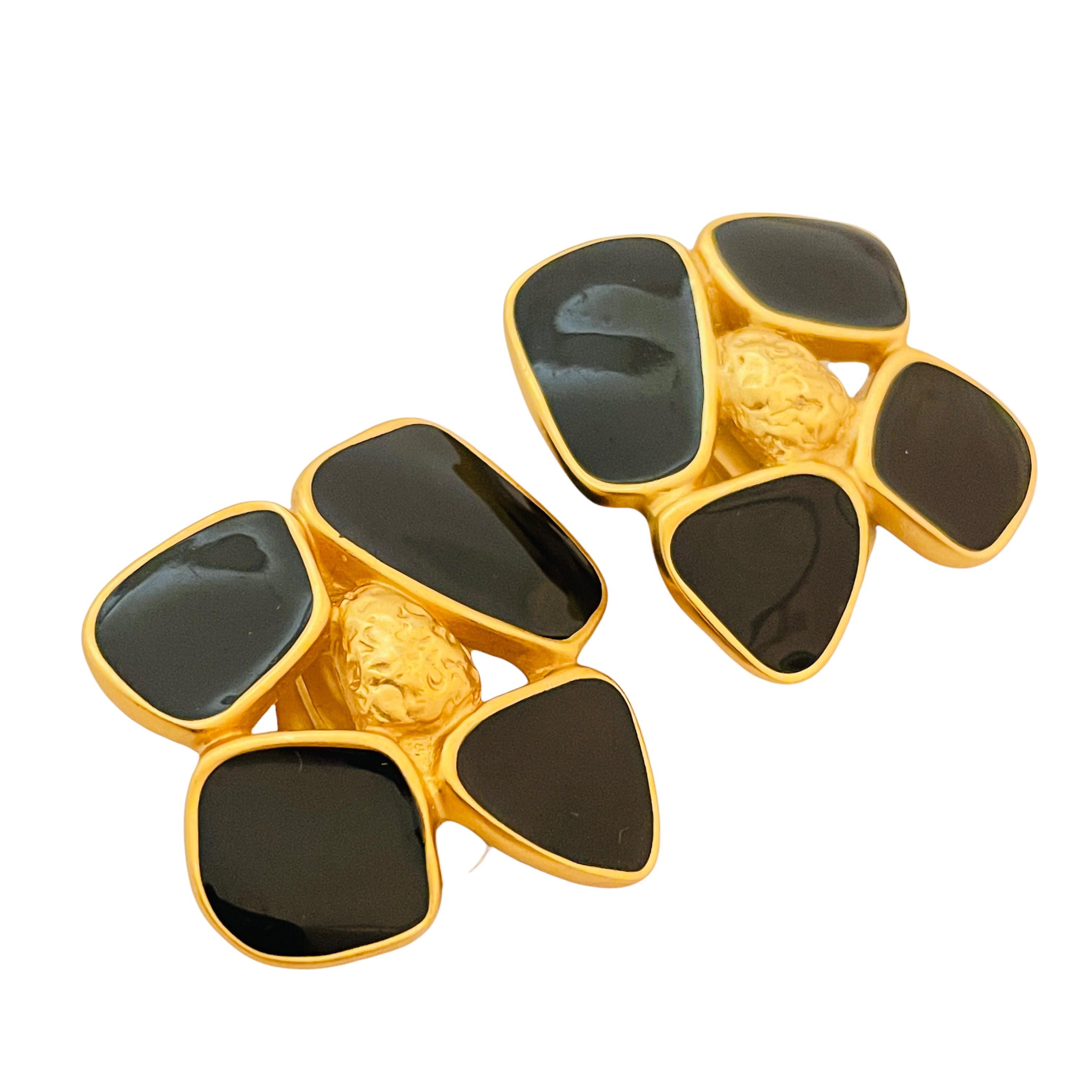 DETAILS

• unsigned ANNE KLEIN

• gold tone with black enamel

• vintage designer runway earrings

MEASUREMENTS

• 1.5