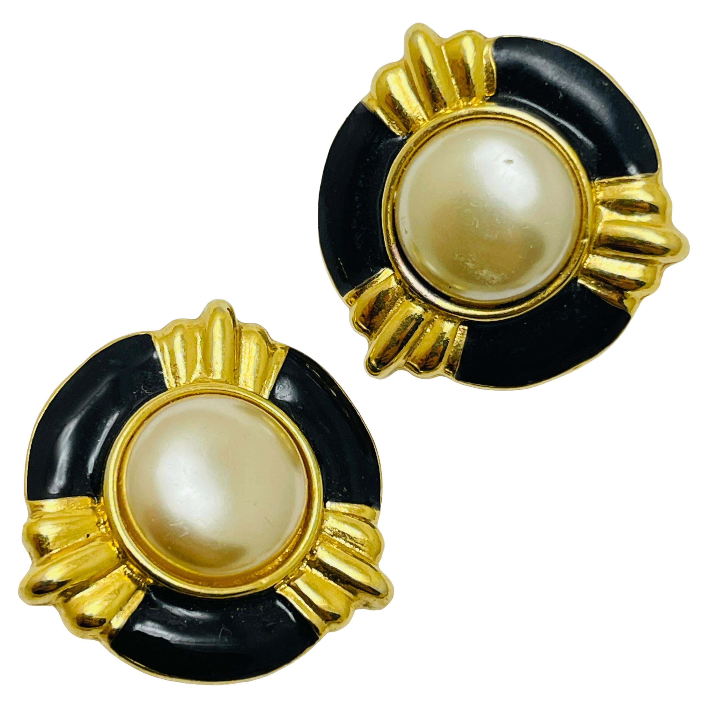 Vintage ANNE KLEIN gold enamel pearl designer clip on earrings For Sale