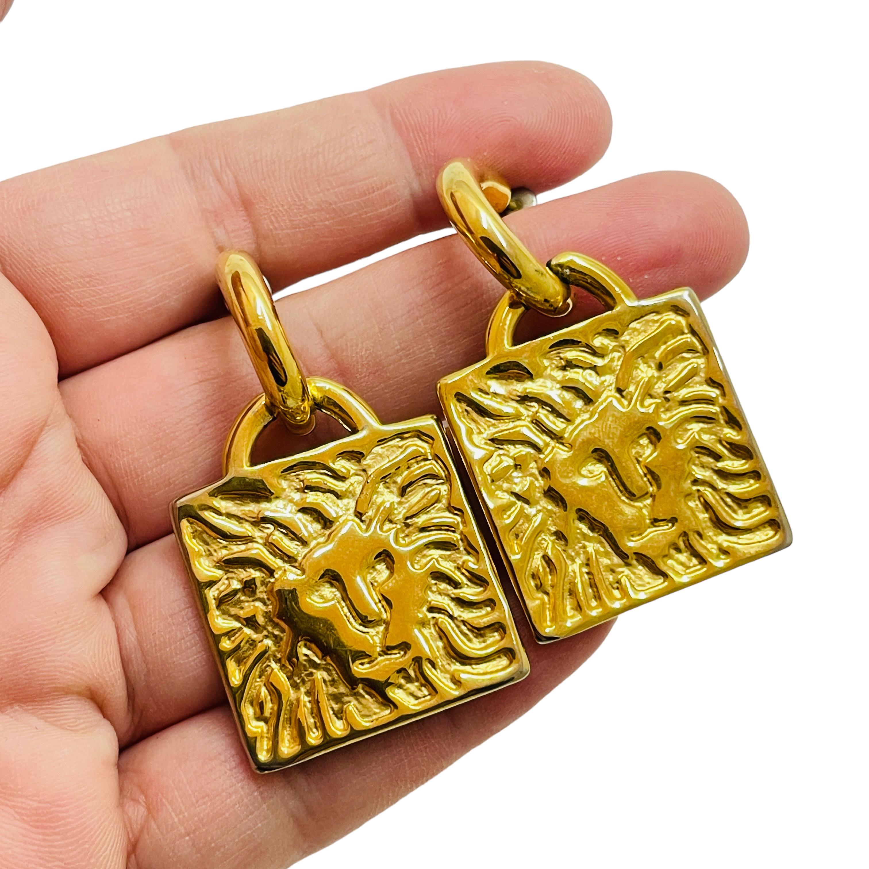 Vintage ANNE KLEIN gold lion pierced earrings In Excellent Condition For Sale In Palos Hills, IL