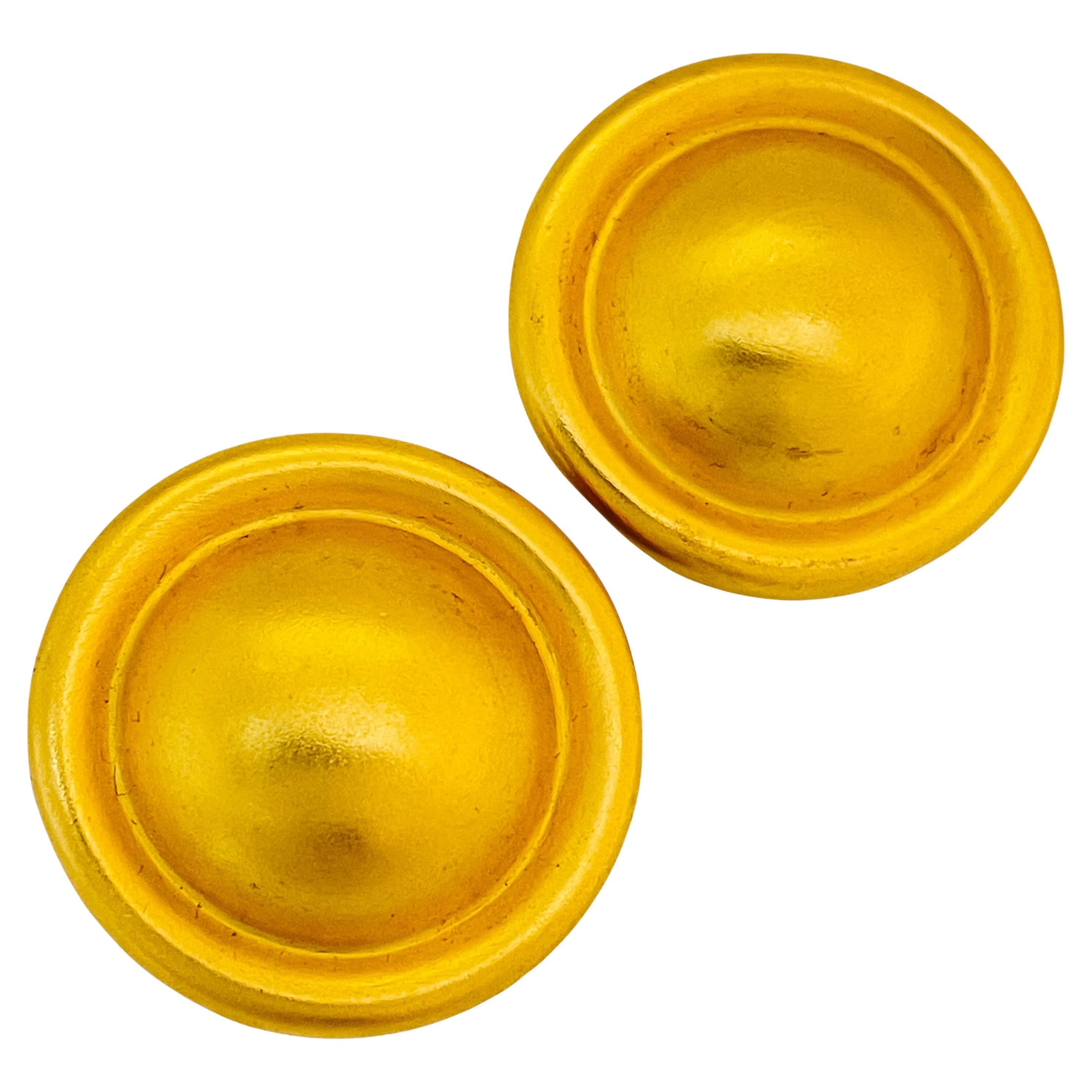 Vintage ANNE KLEIN gold matte modernist designer runway clip on earrings For Sale