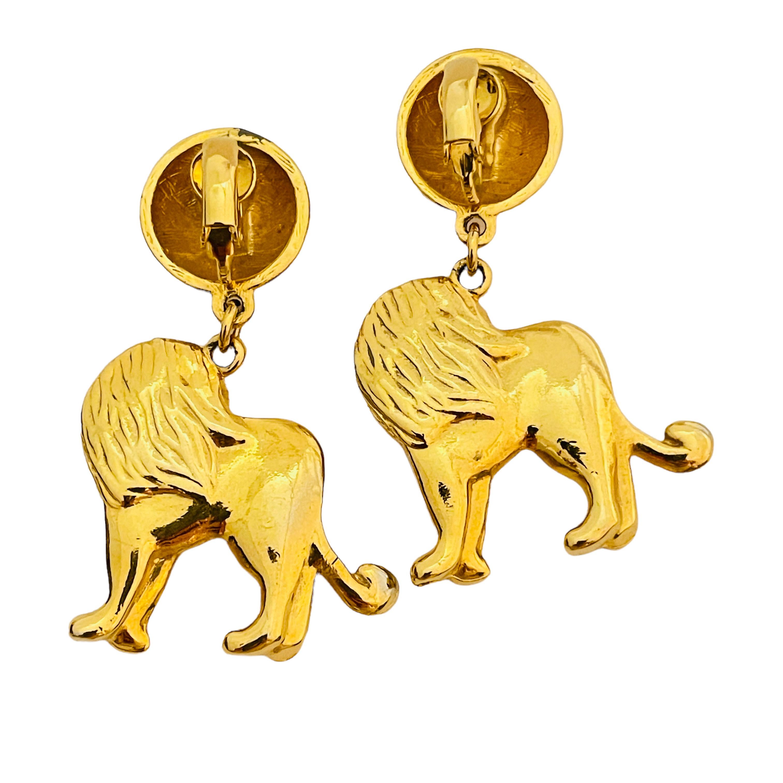 Vintage ANNE KLEIN Goldton baumeln Löwen Designer Clip auf Ohrringe im Zustand „Gut“ im Angebot in Palos Hills, IL