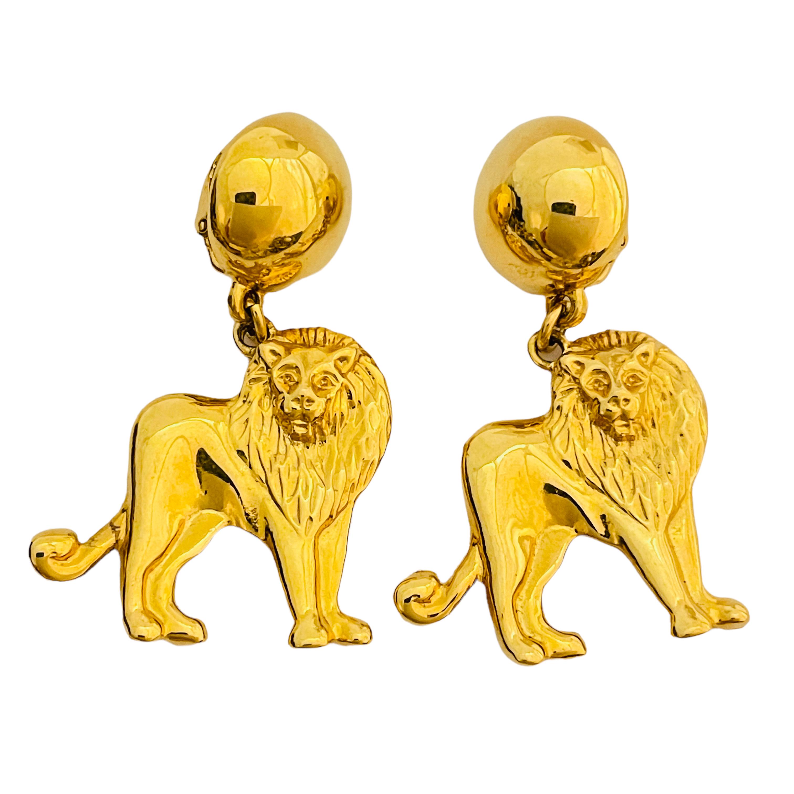 Vintage ANNE KLEIN Goldton baumeln Löwen Designer Clip auf Ohrringe für Damen oder Herren im Angebot