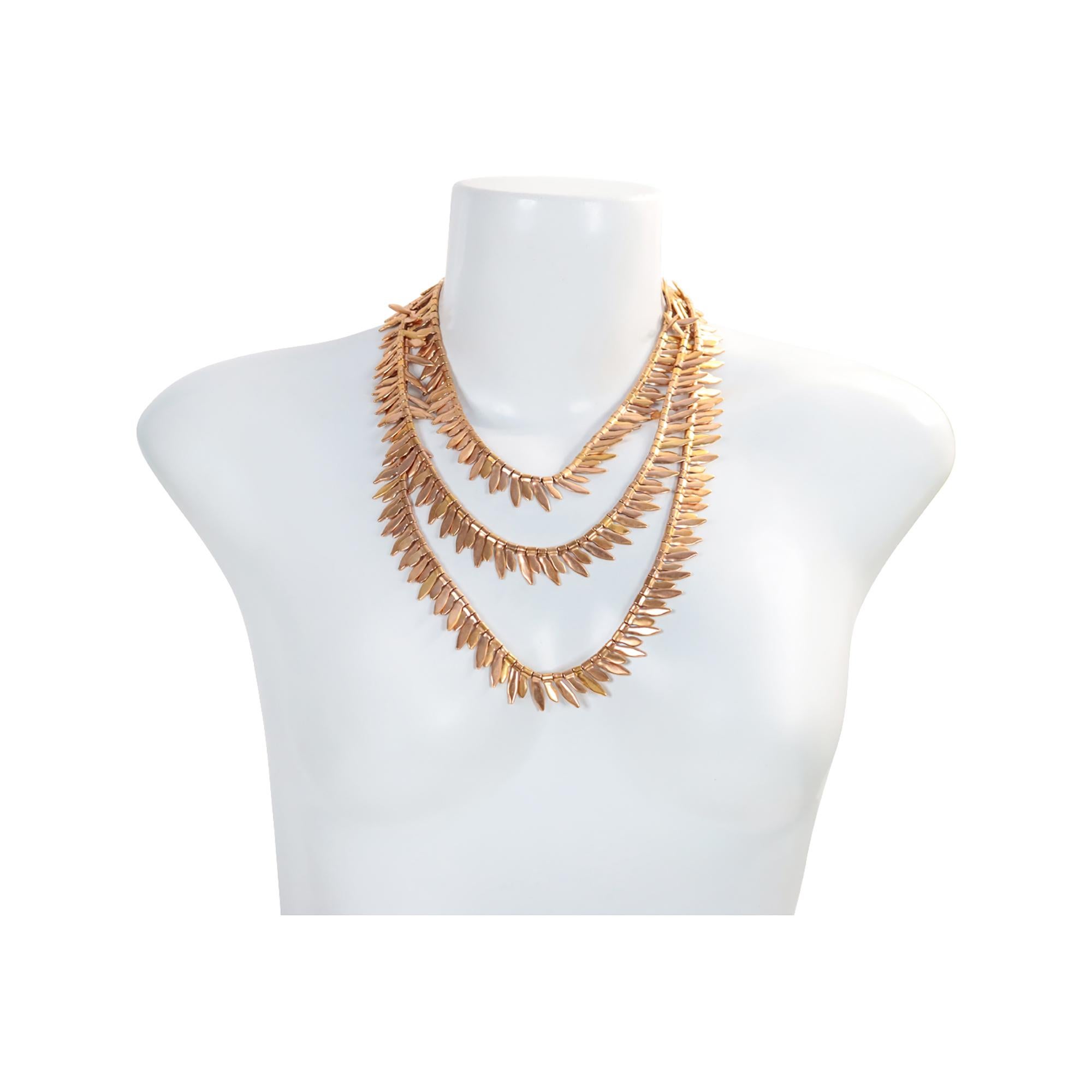Collar largo vintage Anne Klein en tono dorado Circa años 80 Moderno en venta